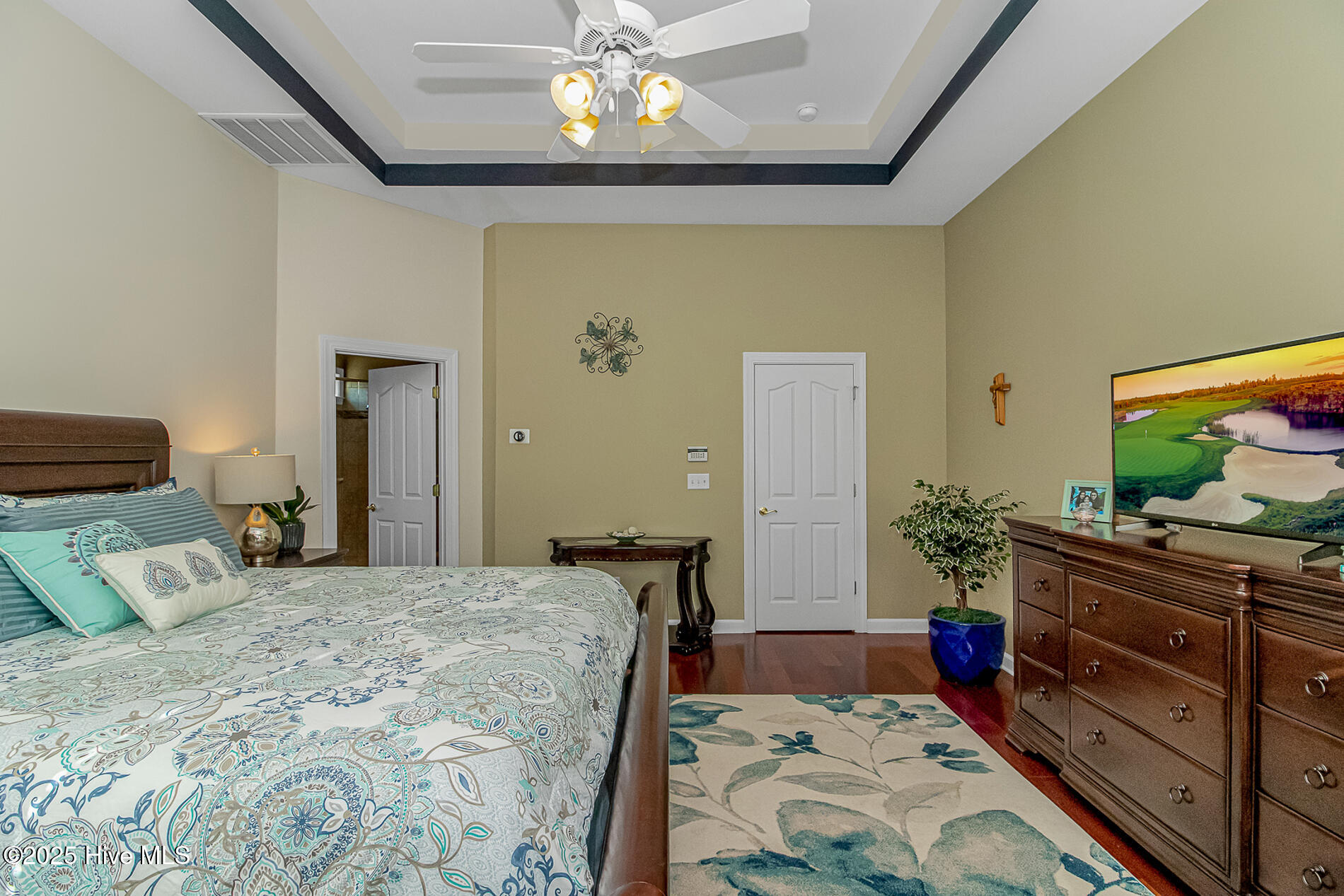 100545861 | Photo 13