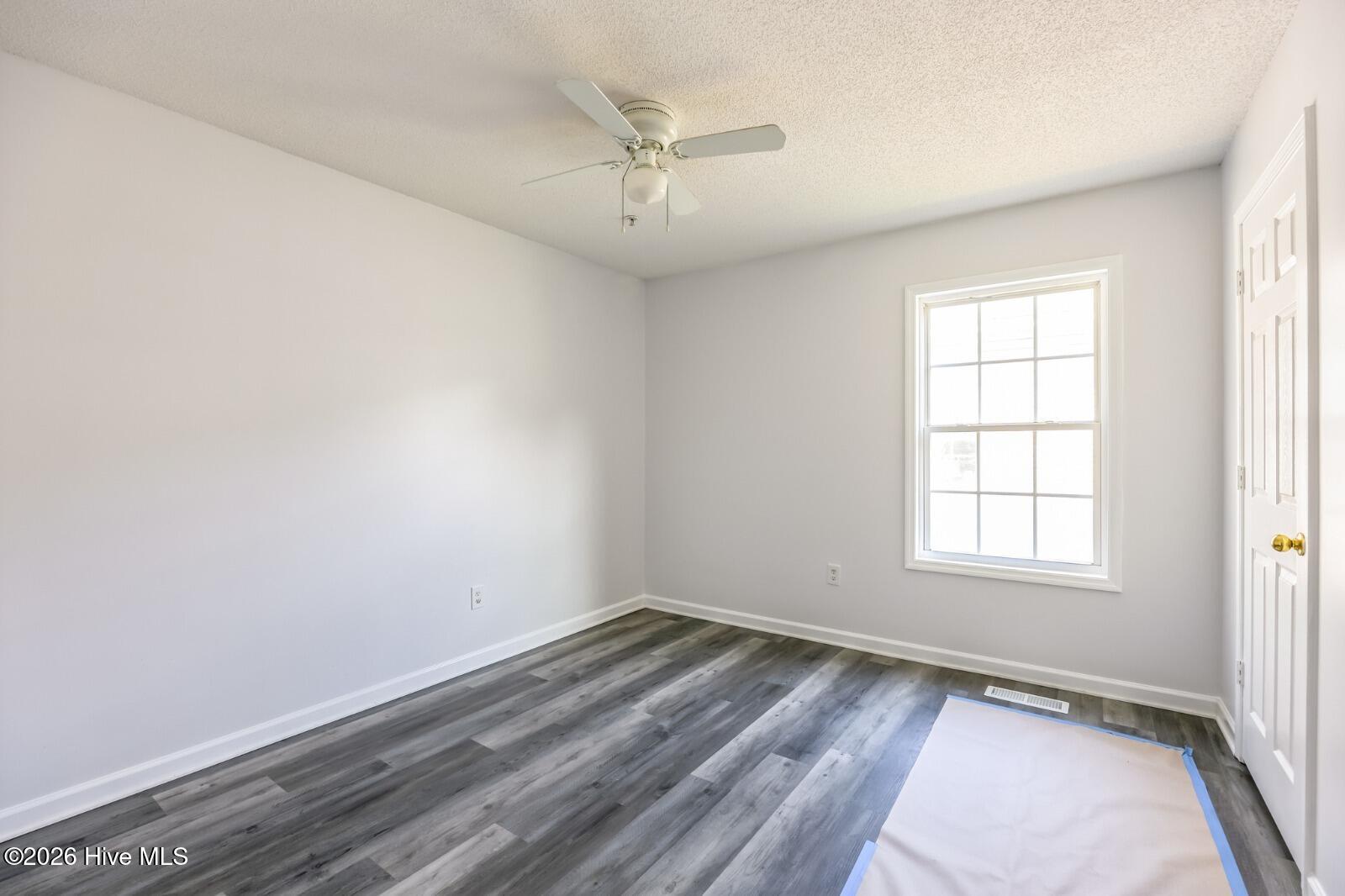 100561055 | Photo 16