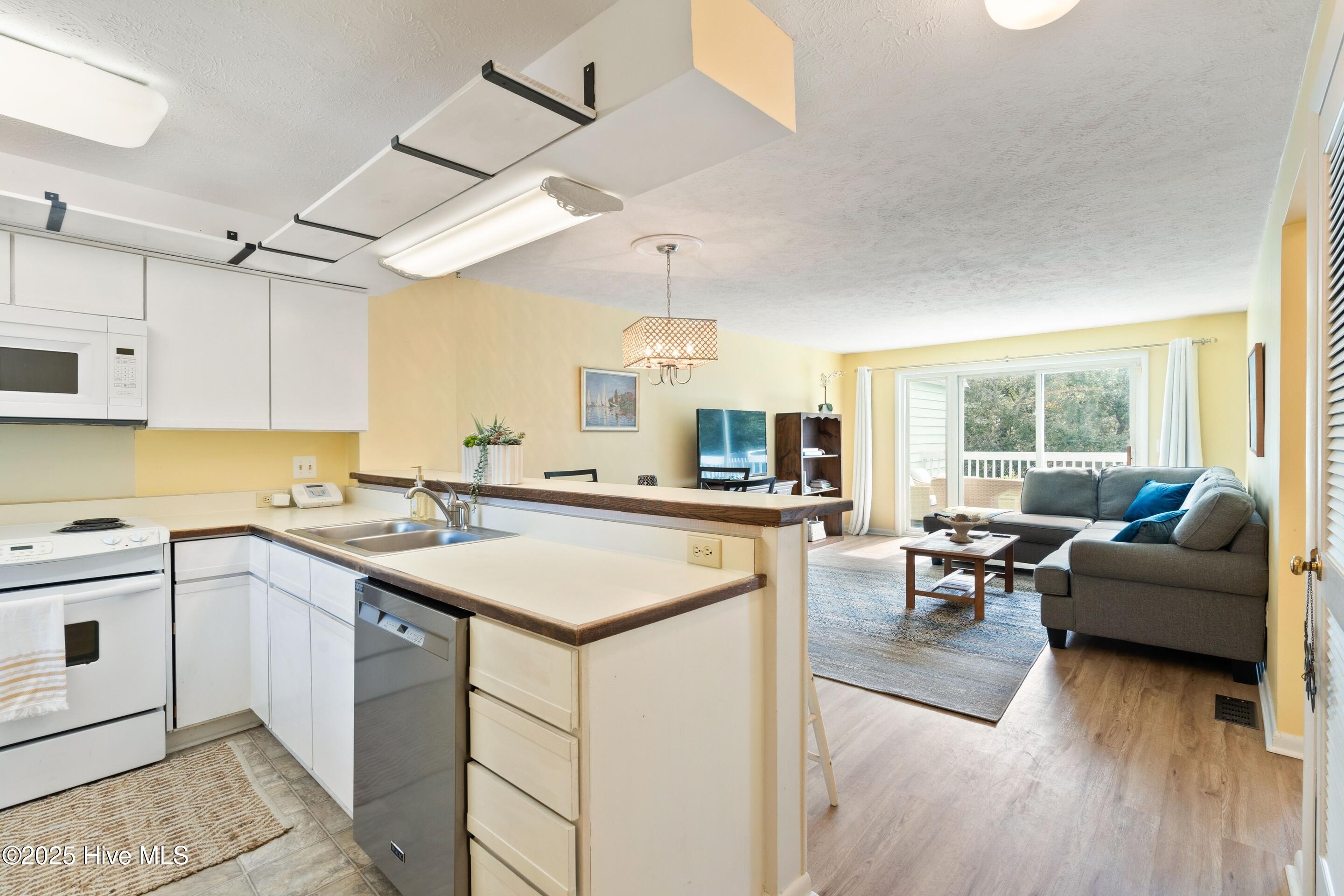 100532800 | Photo 12