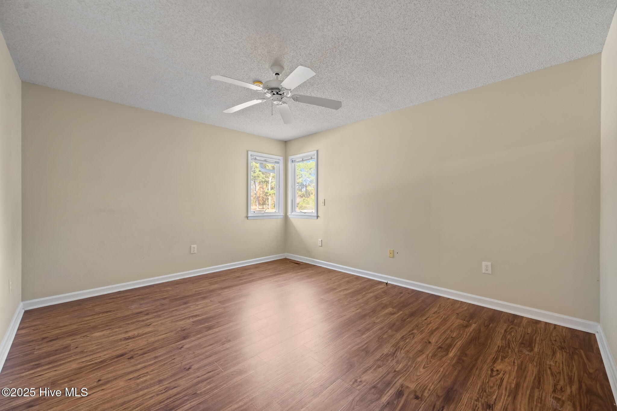 100542327 | Photo 36