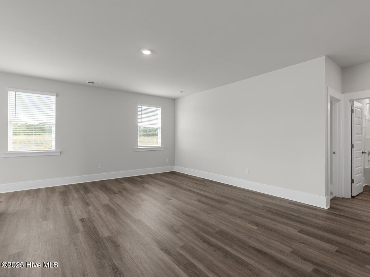 100569575 | Photo 16