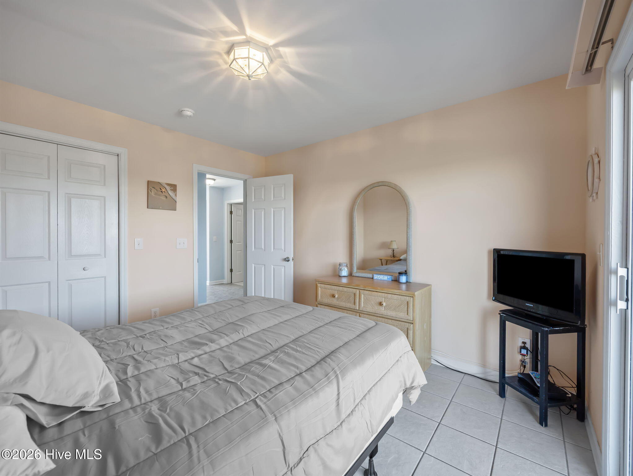 100564989 | Photo 26