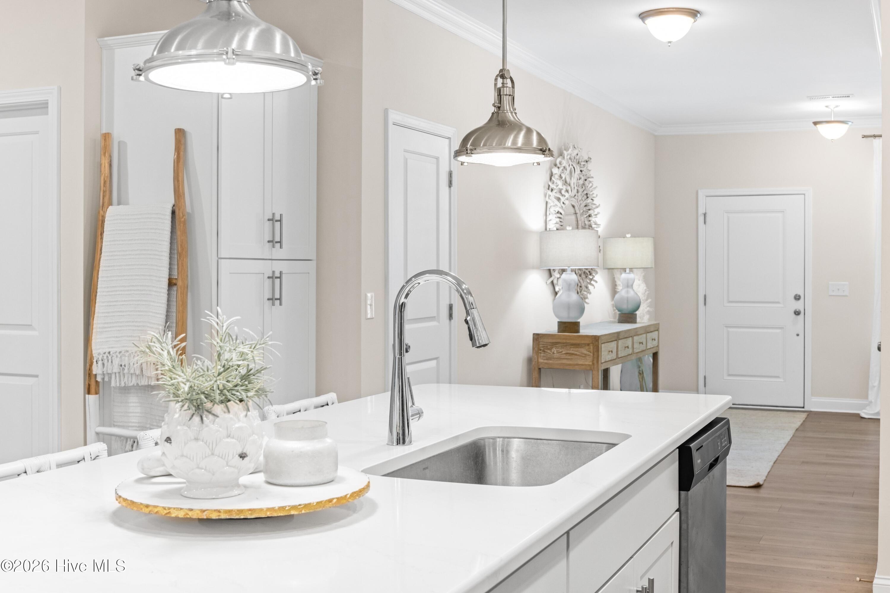 100561079 | Photo 10