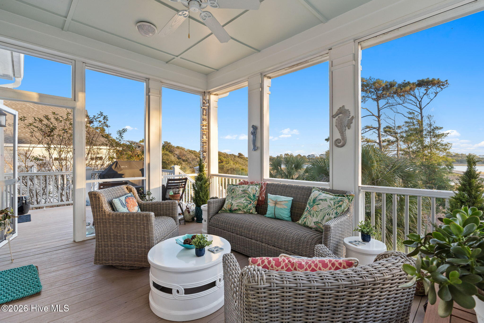 100549947 | Photo 25