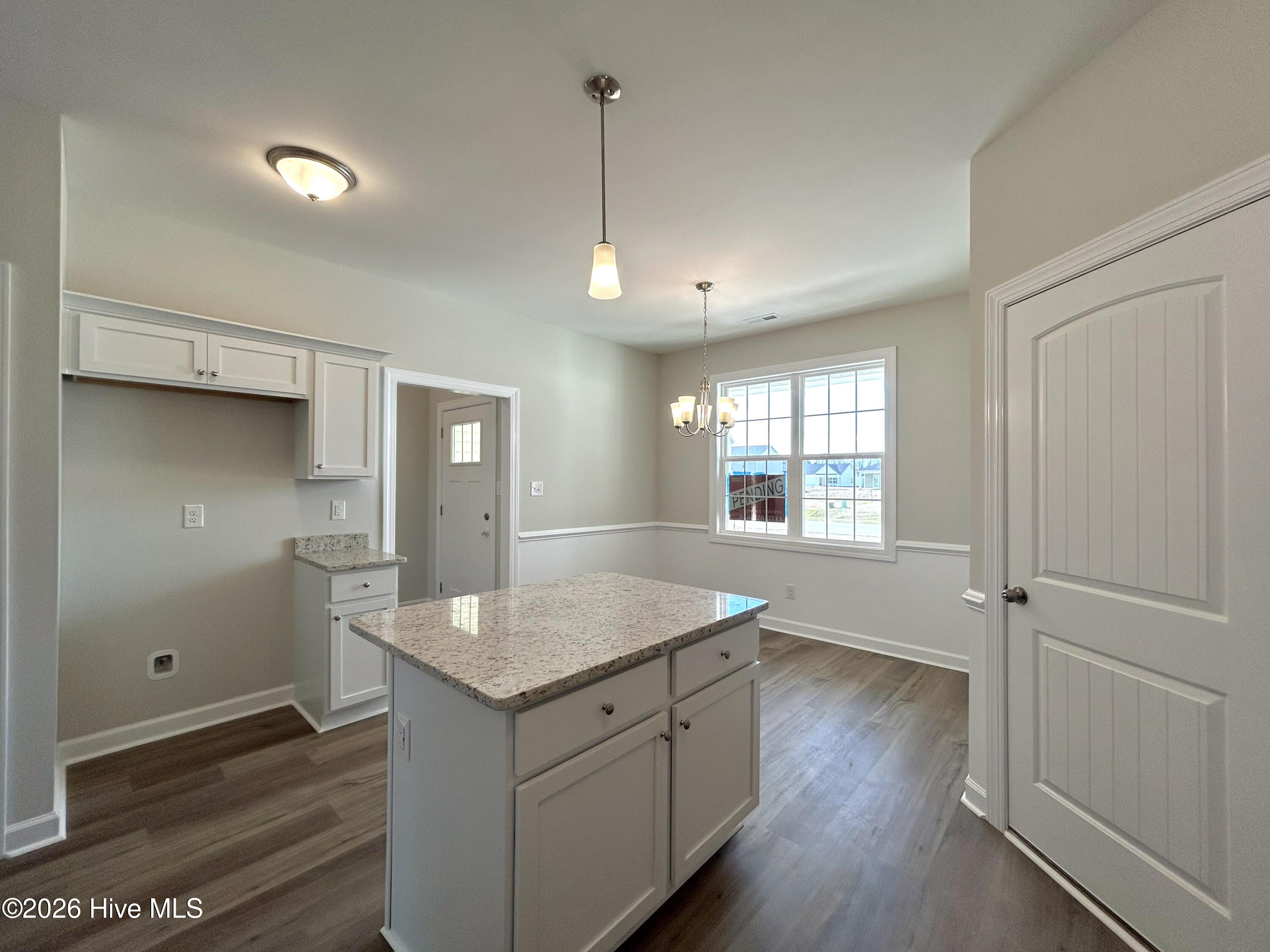 100560362 | Photo 25