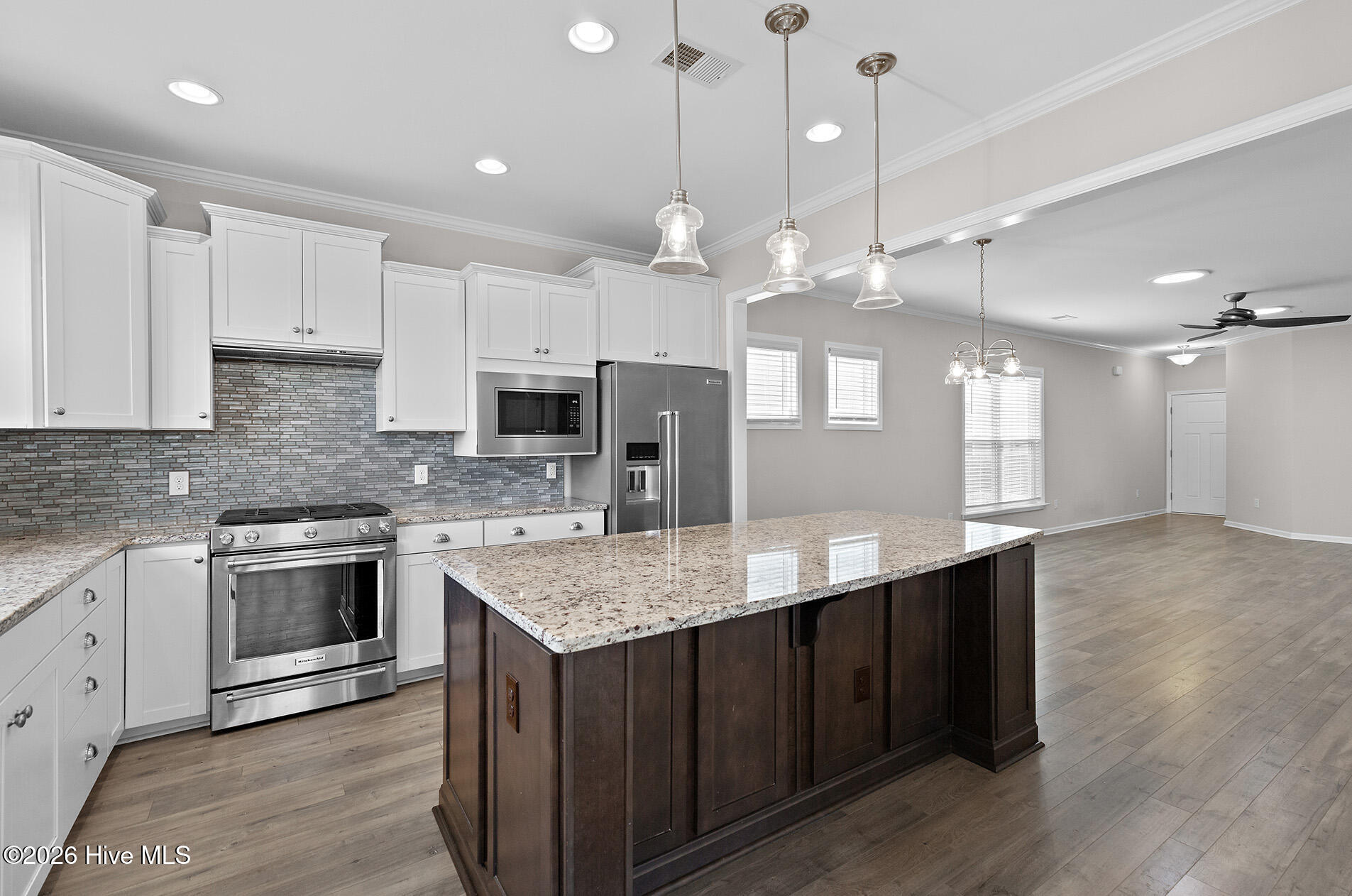 100554927 | Photo 14