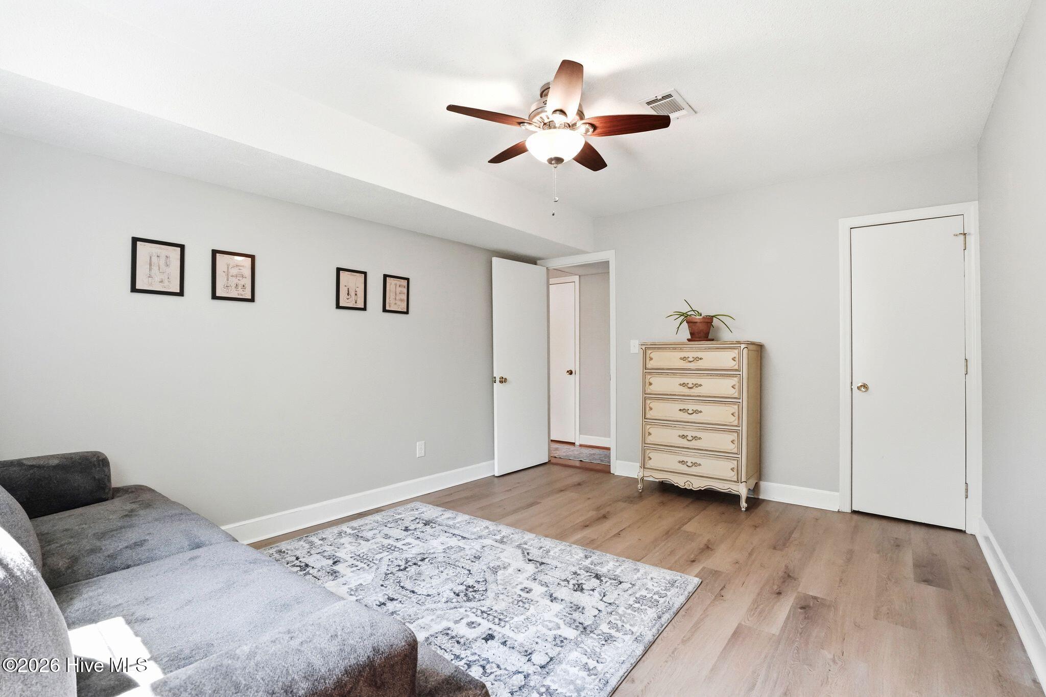 100568648 | Photo 37