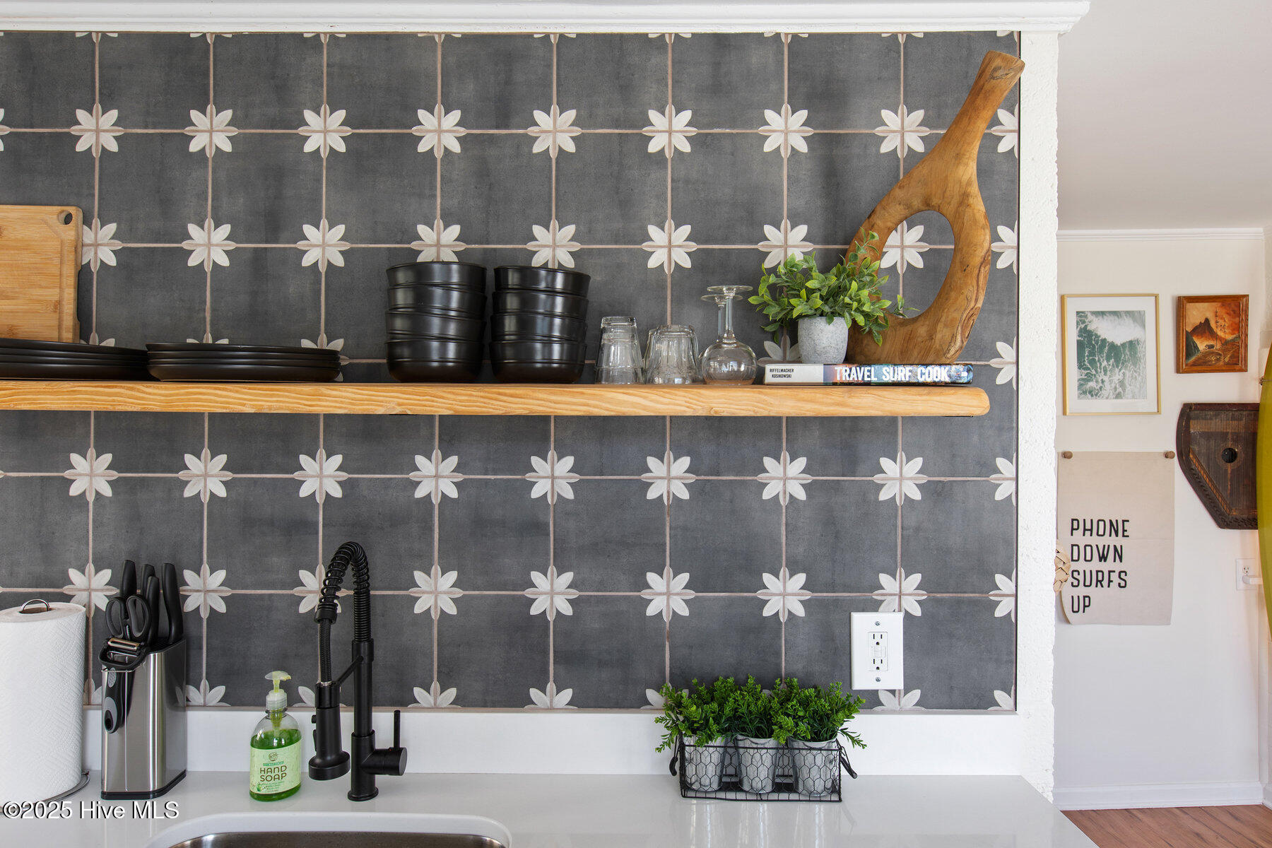 100540595 | Photo 12