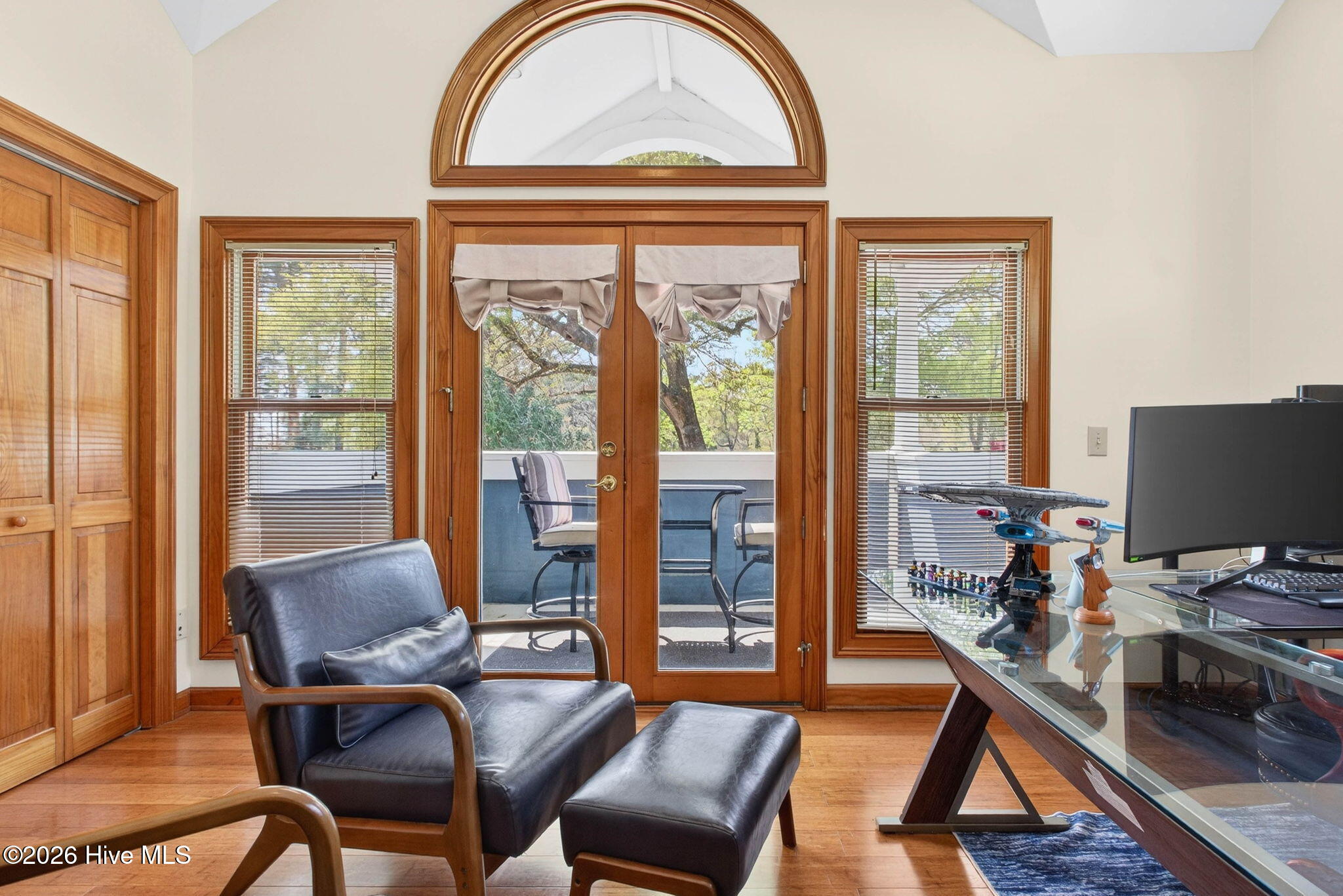 100564885 | Photo 61