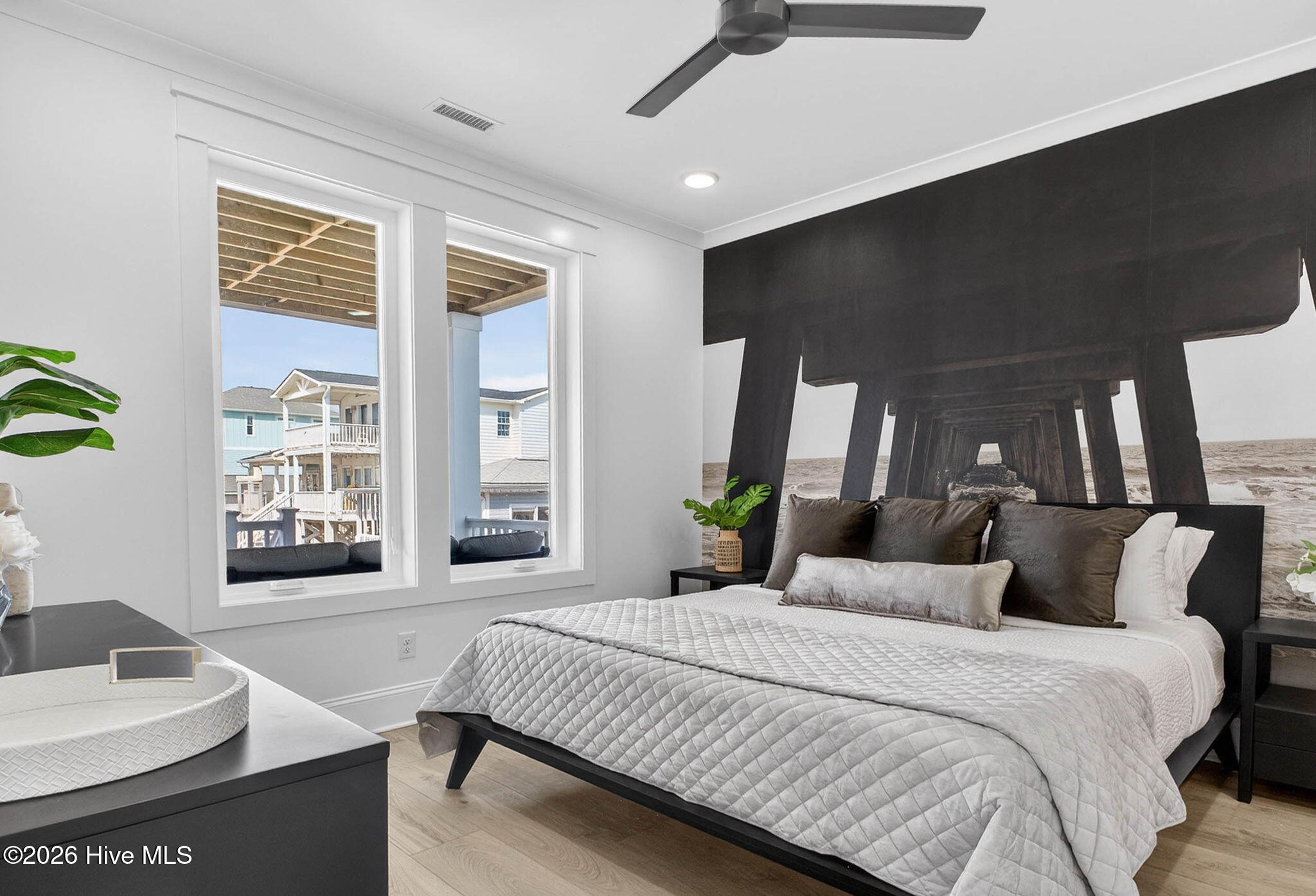 100543300 | Photo 43