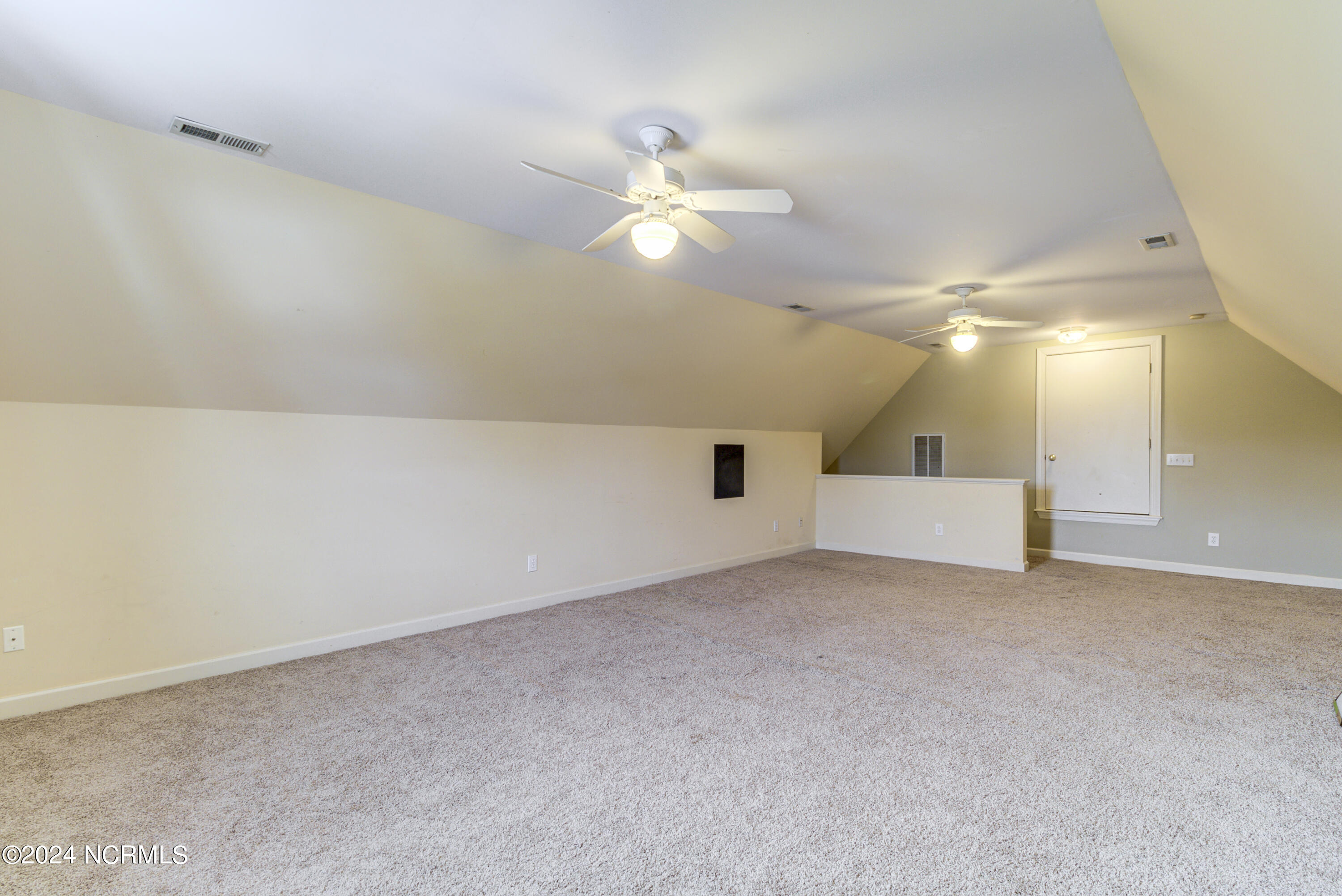 100560204 | Photo 25