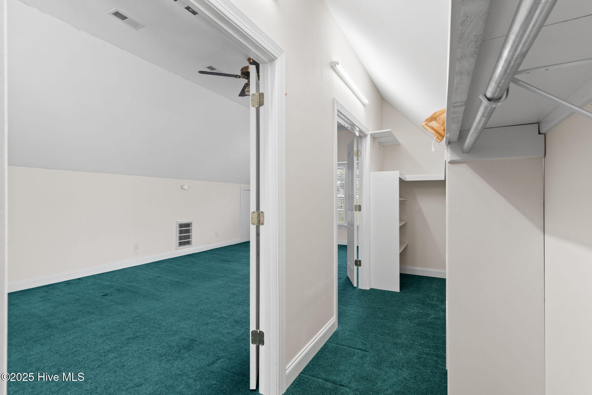 100522413 | Photo 32