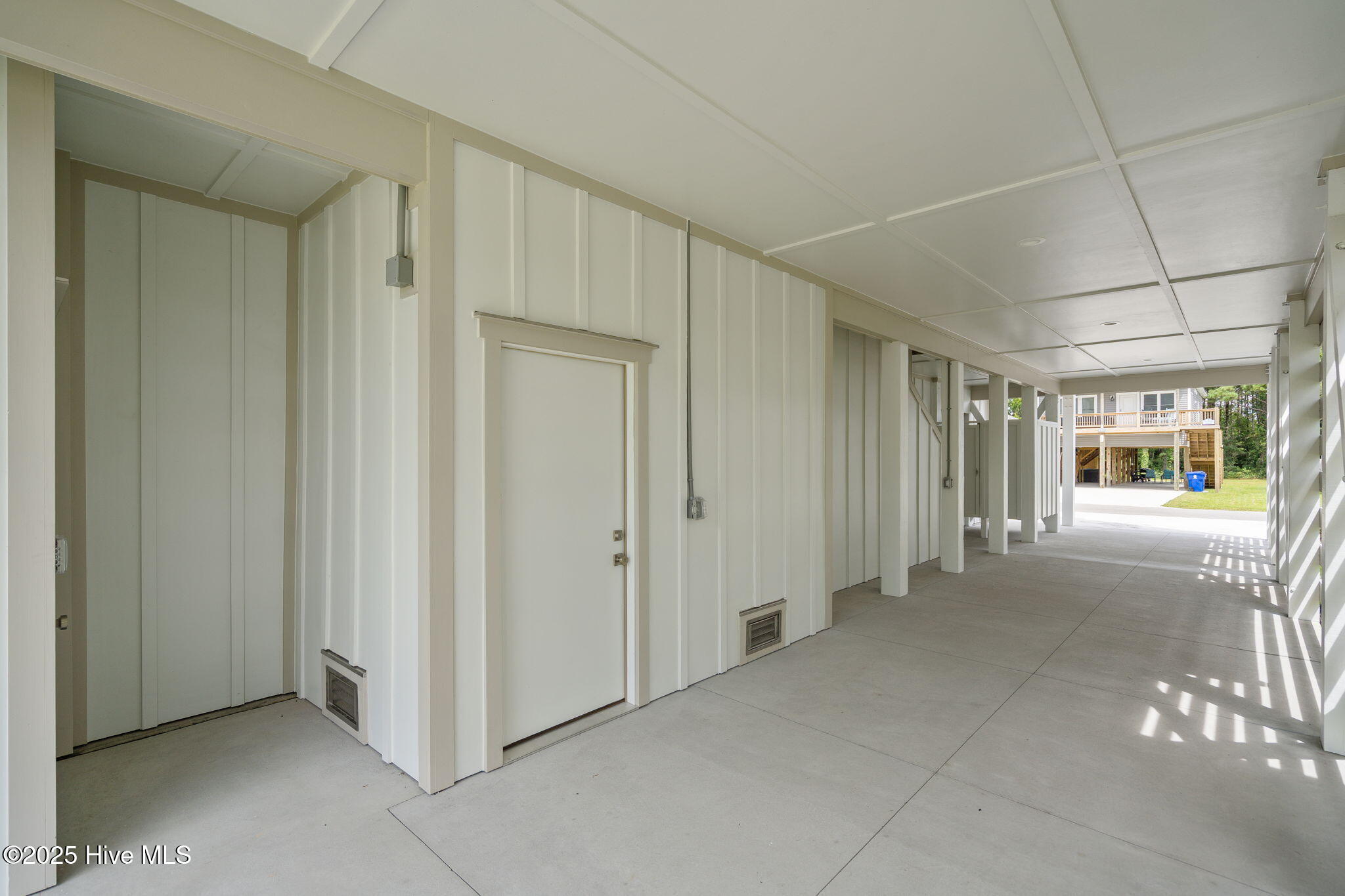 100537878 | Photo 44