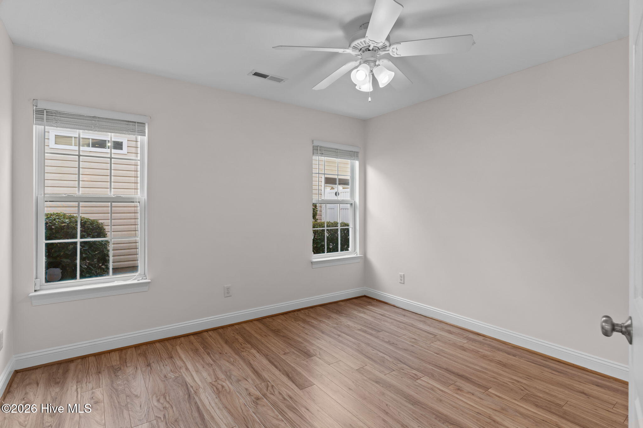 100549598 | Photo 29