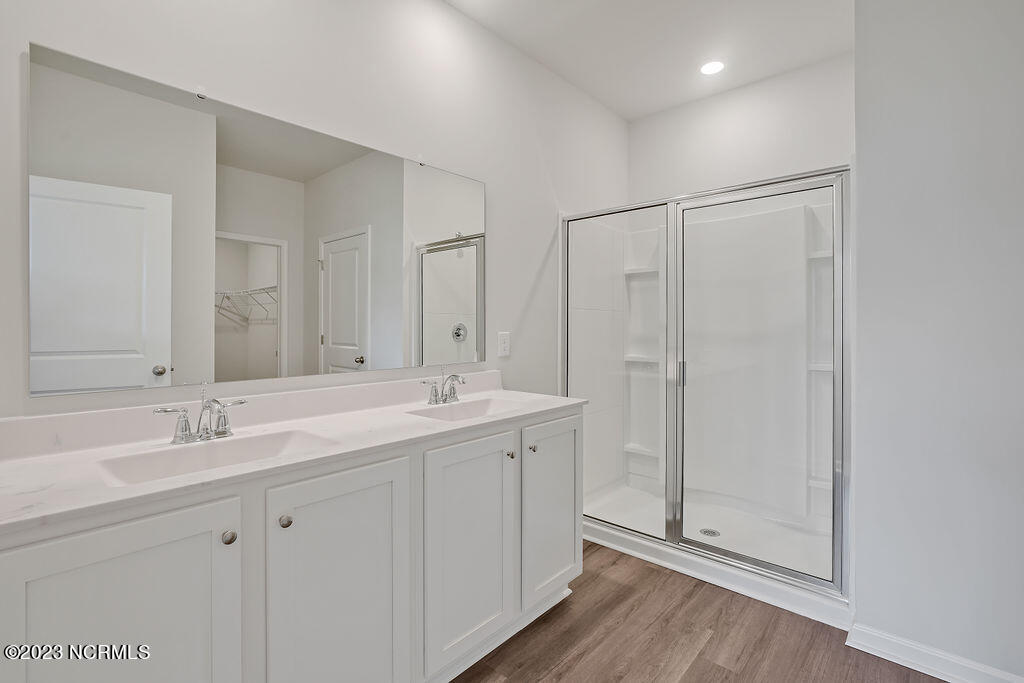 100532649 | Photo 16