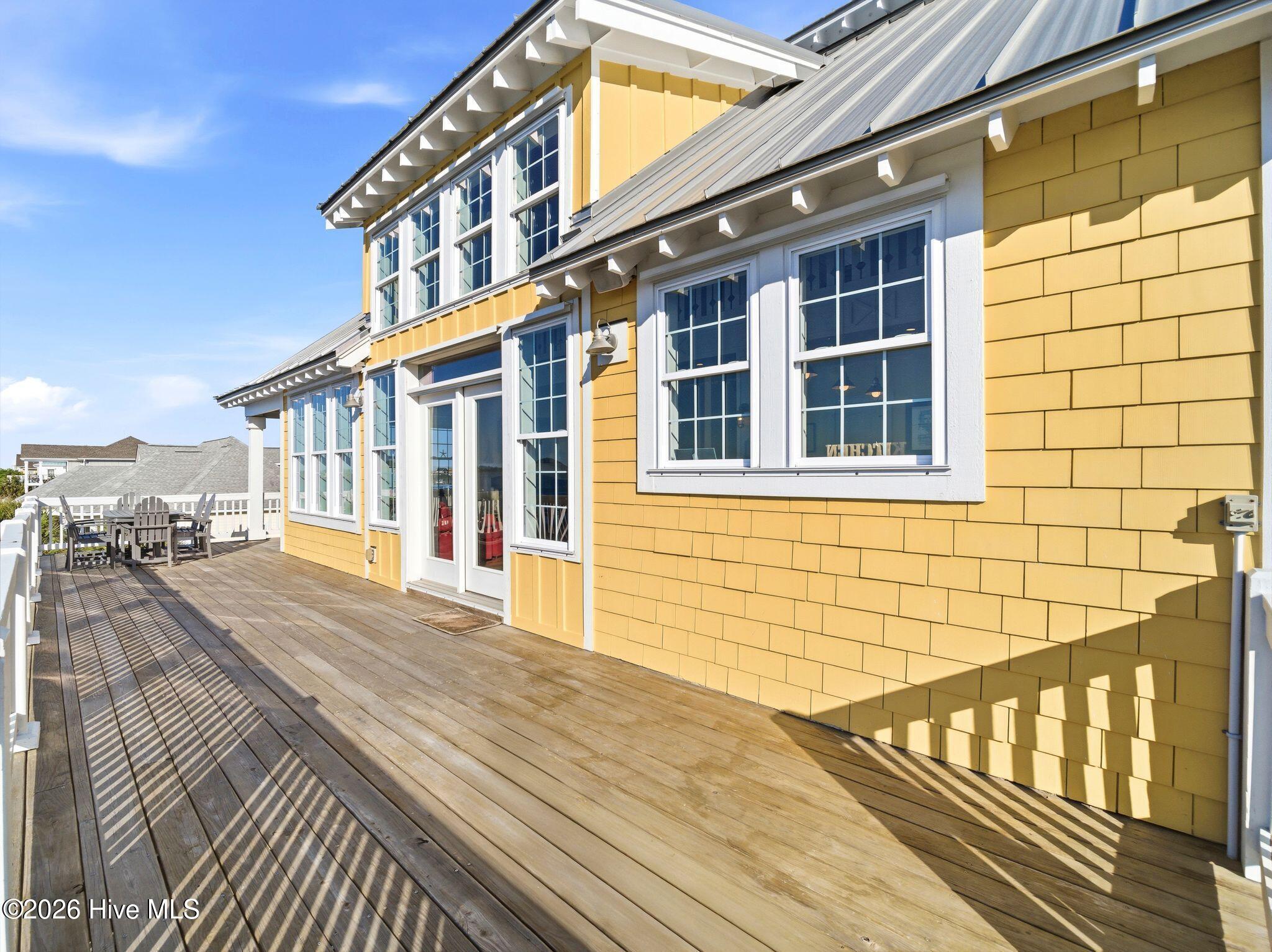 100569349 | Photo 85