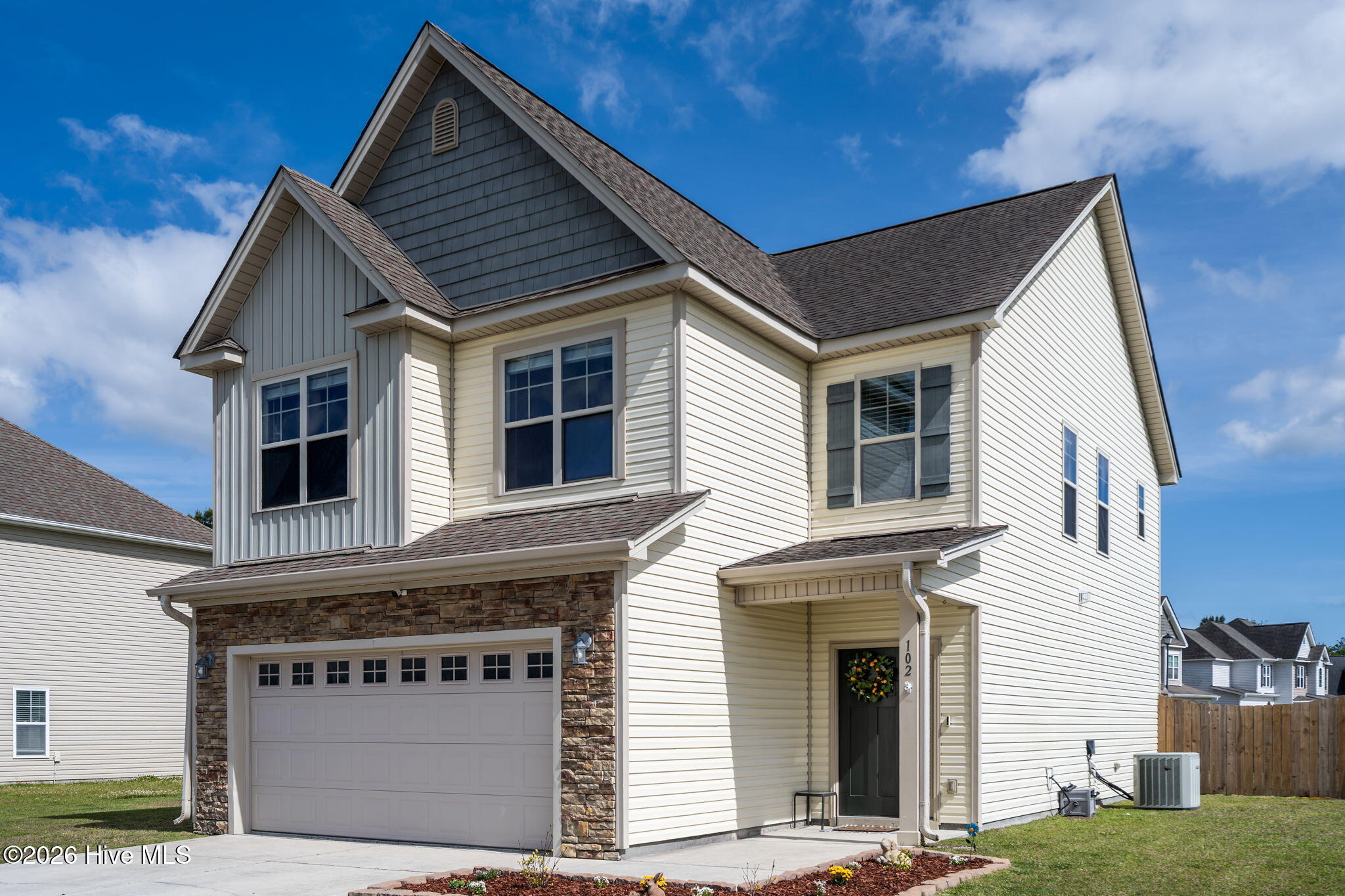 100567212 | Photo 39