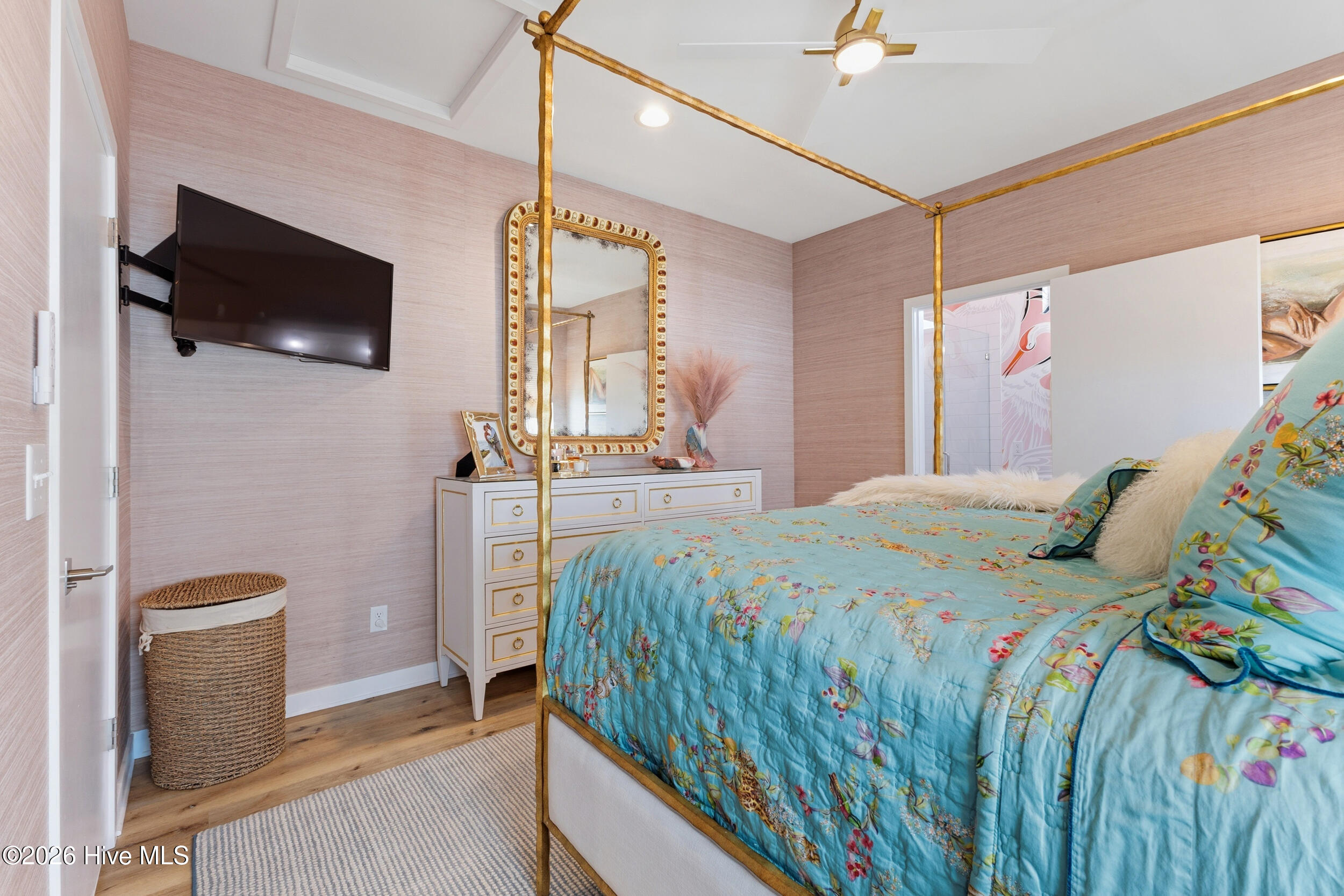 100558032 | Photo 28