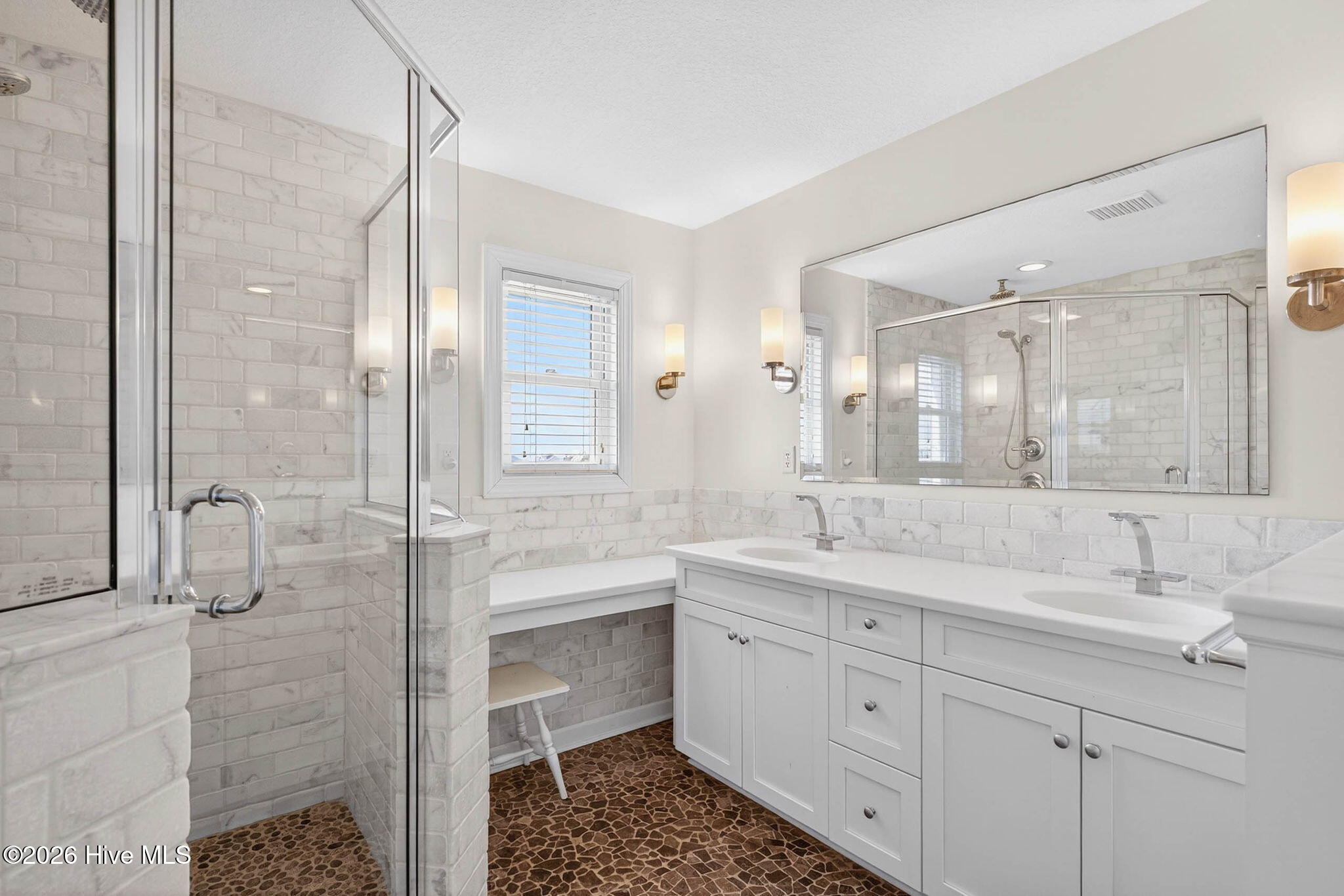 100563244 | Photo 28