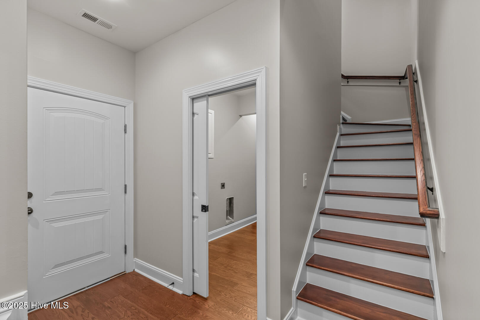 100543742 | Photo 39