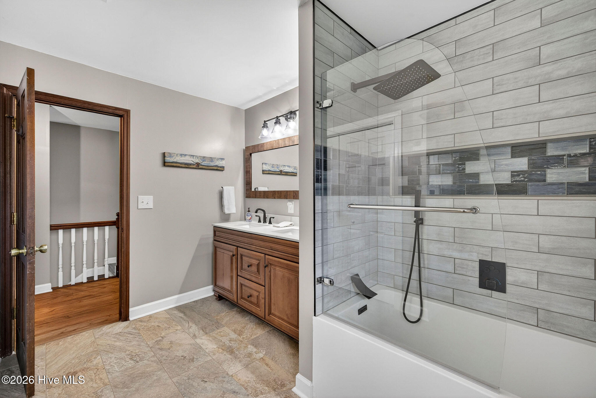 100552823 | Photo 34