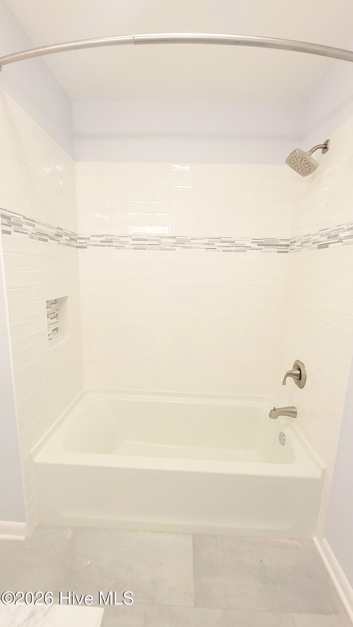 100548786 | Photo 17