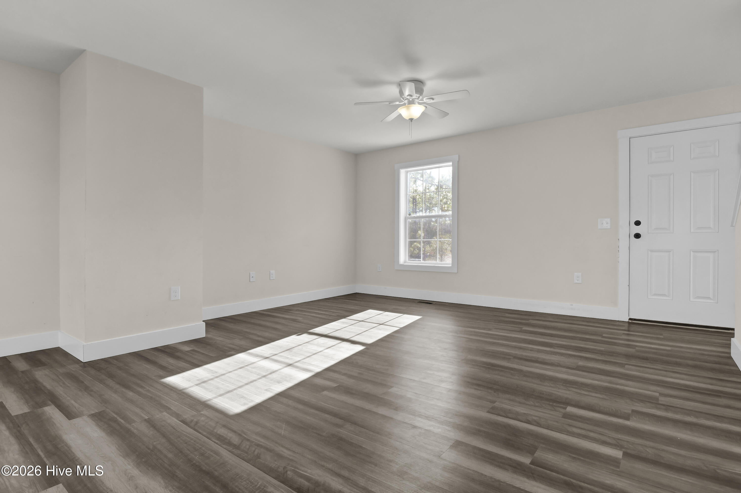 100529875 | Photo 23