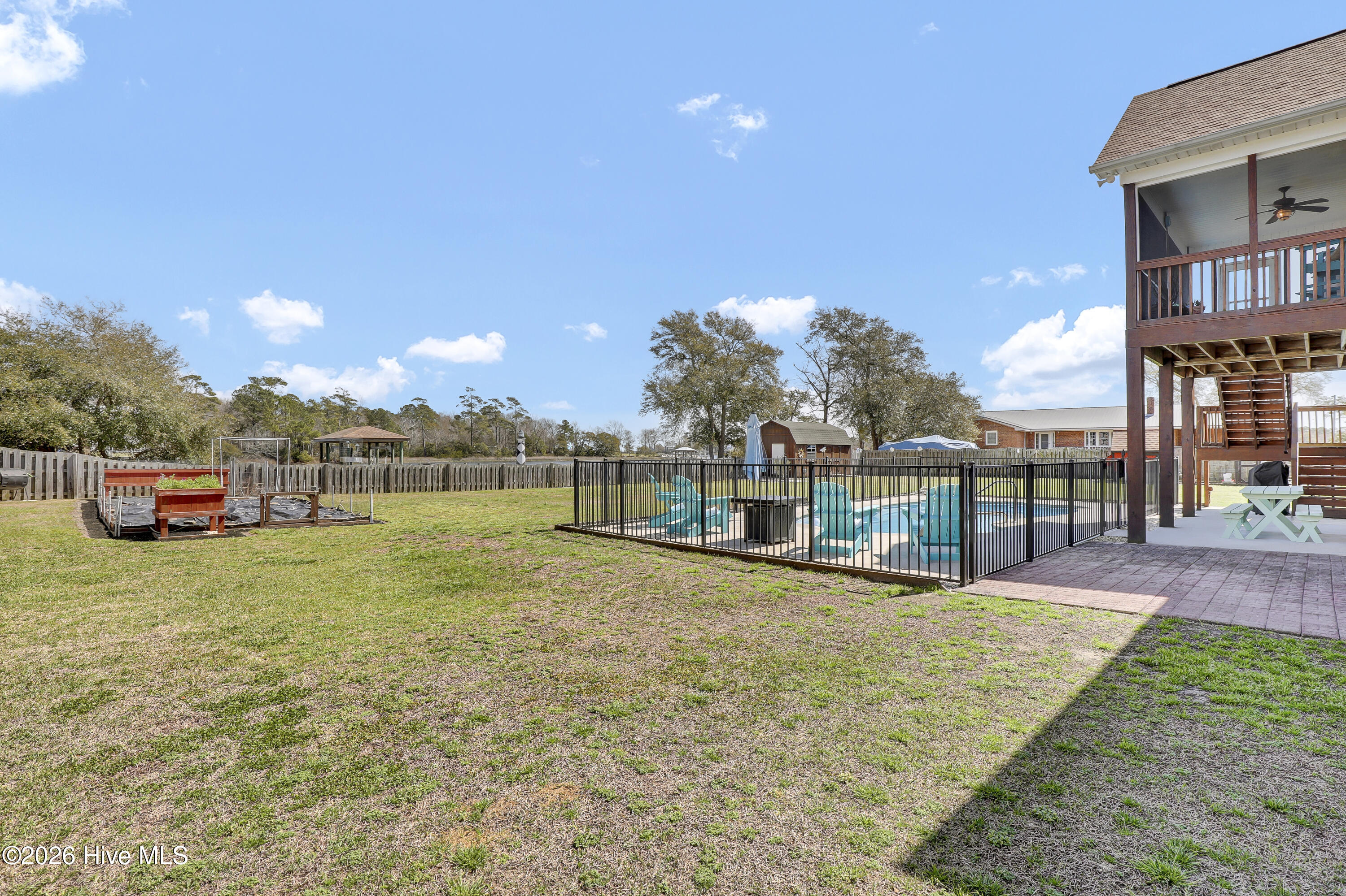 100561433 | Photo 30