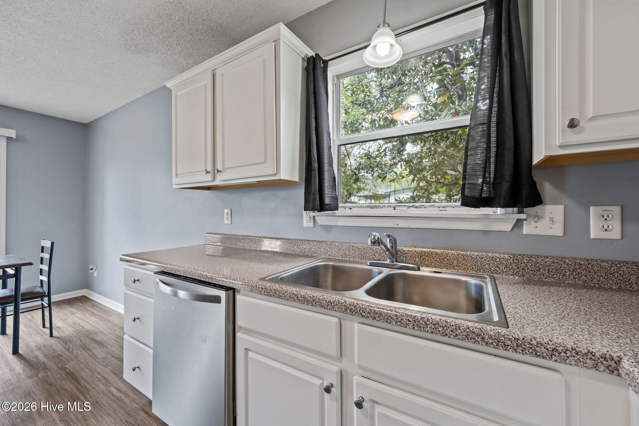 100563828 | Photo 10