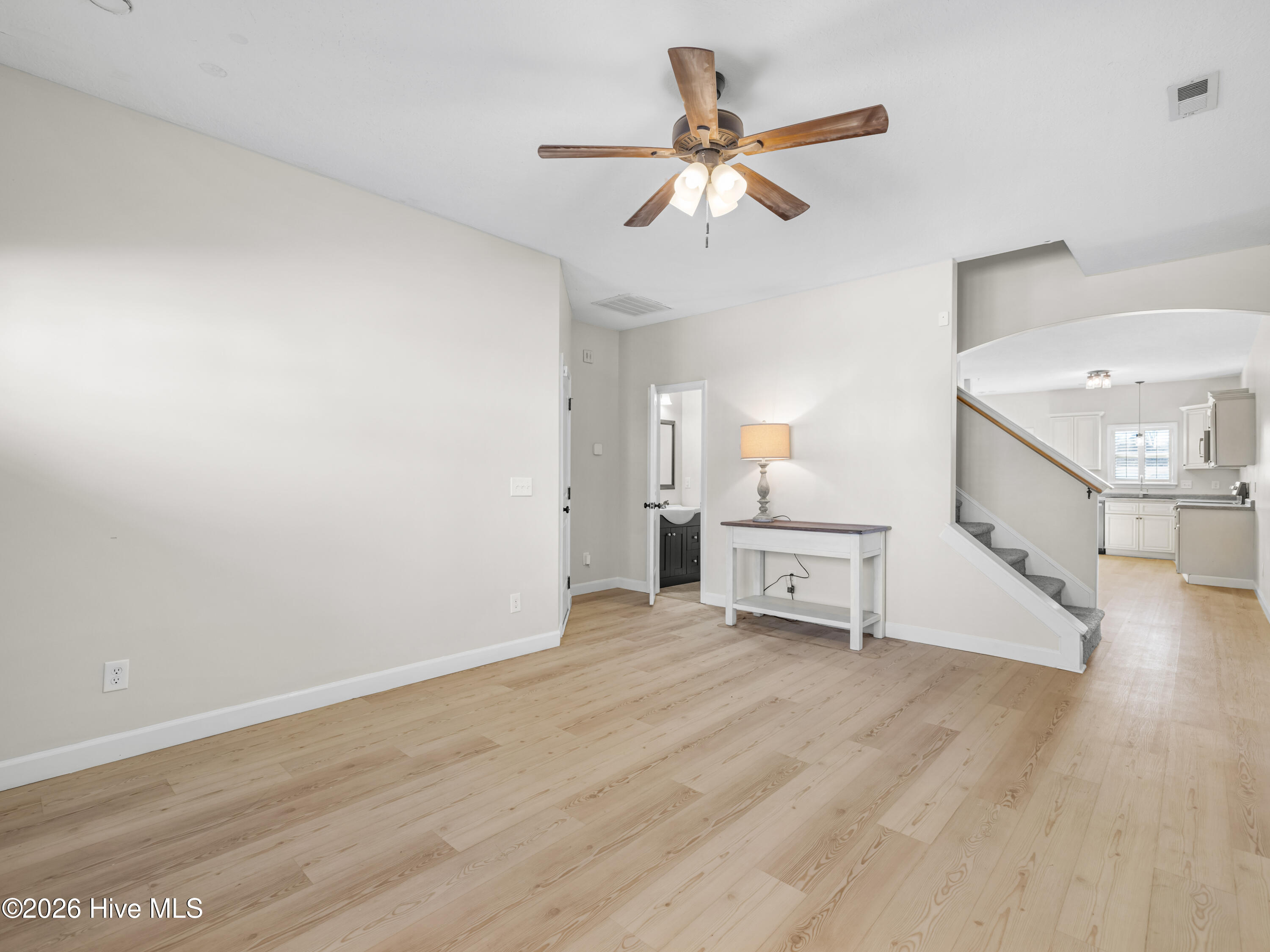 100554822 | Photo 11