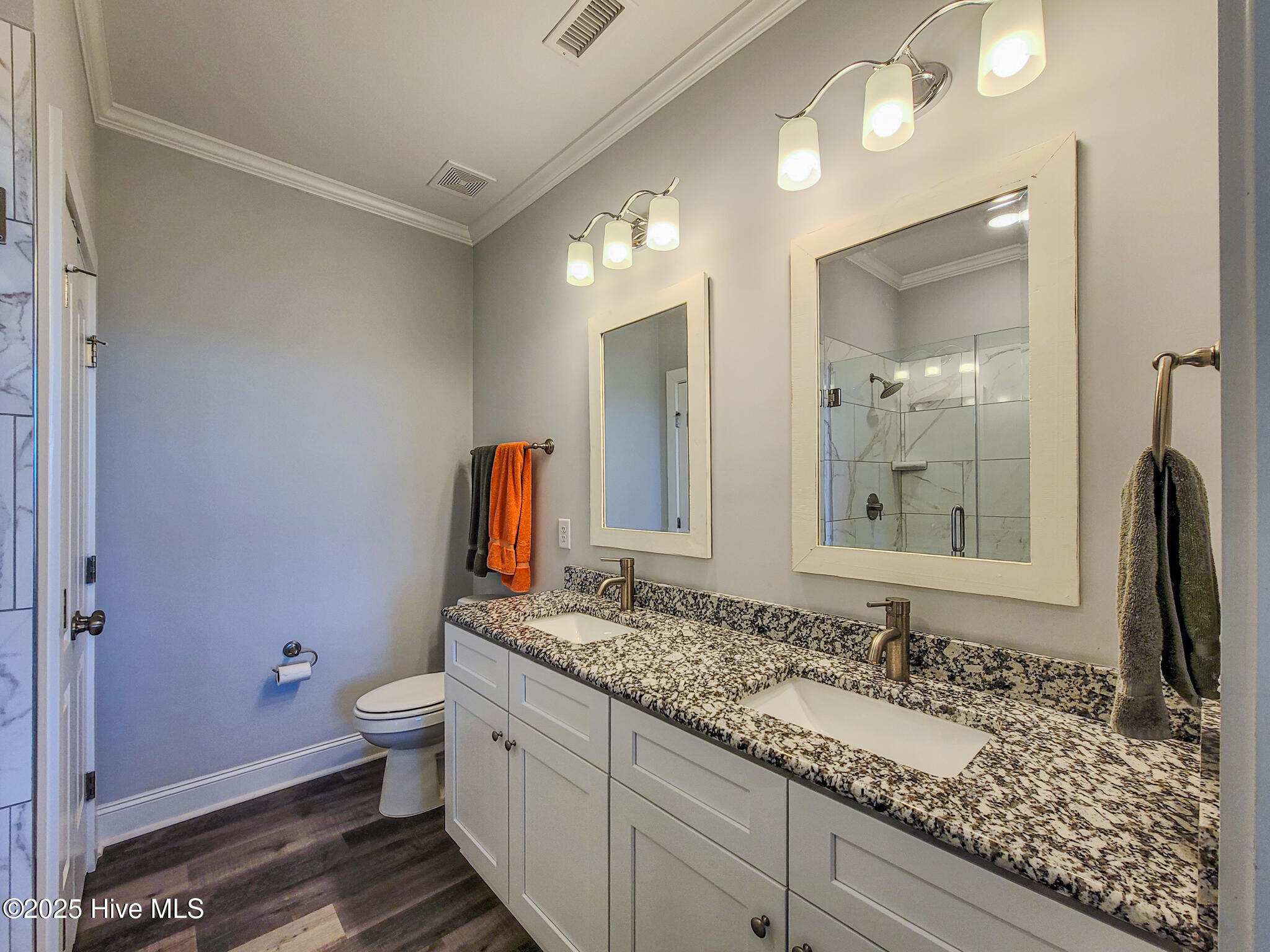 100538733 | Photo 11