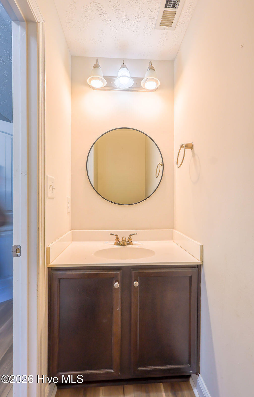 100548131 | Photo 38