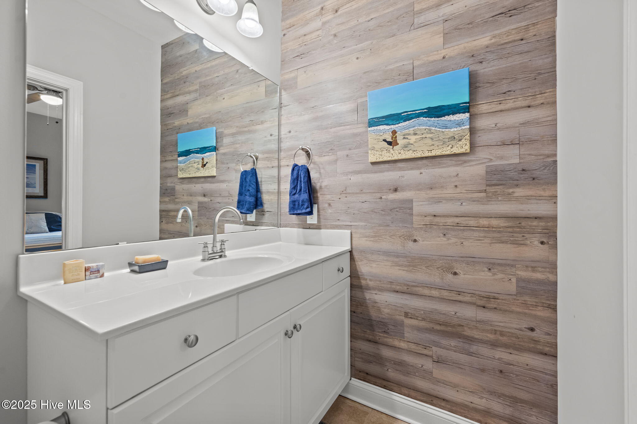 100524687 | Photo 46