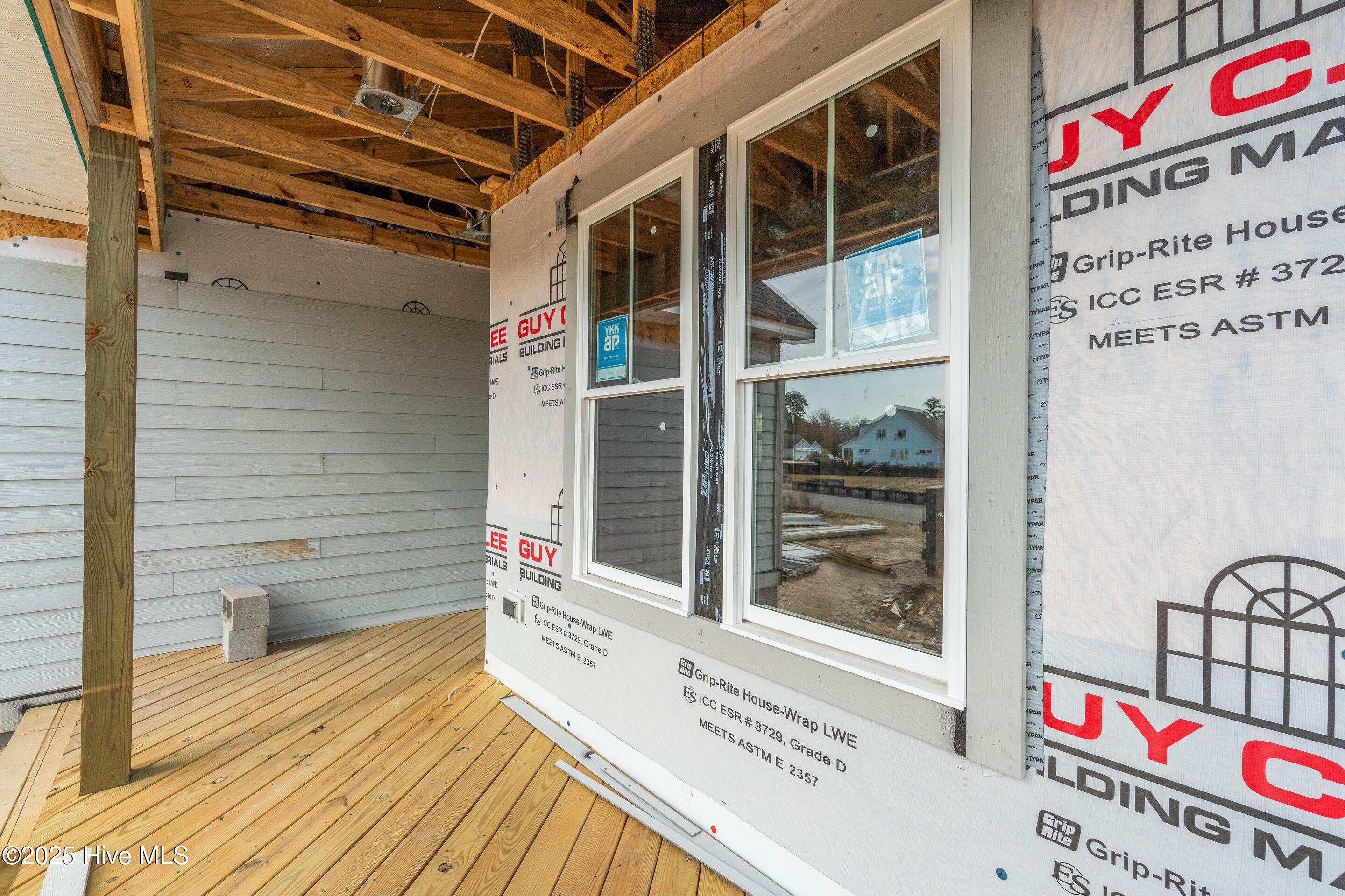 100543070 | Photo 28