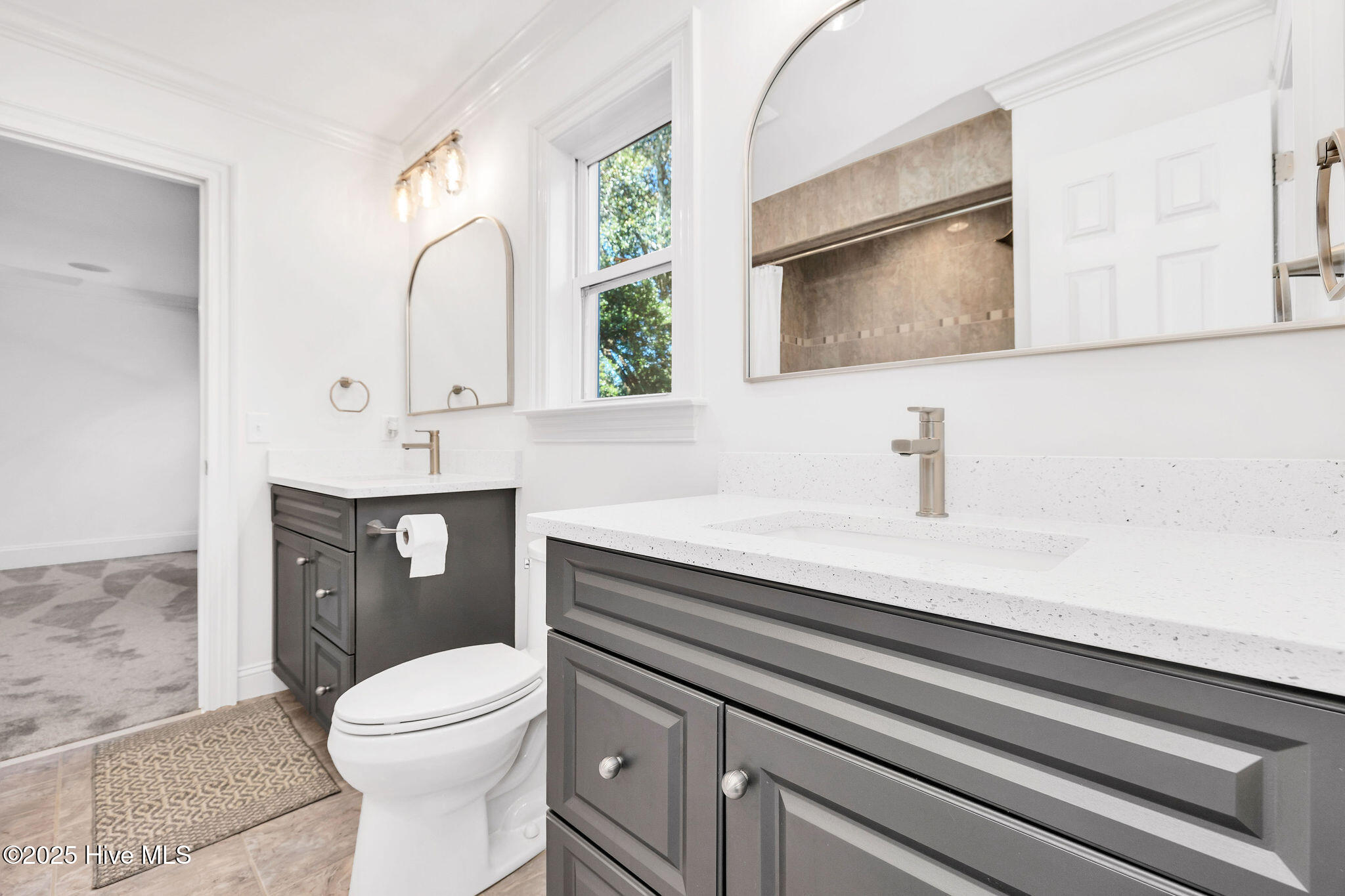 100540097 | Photo 47