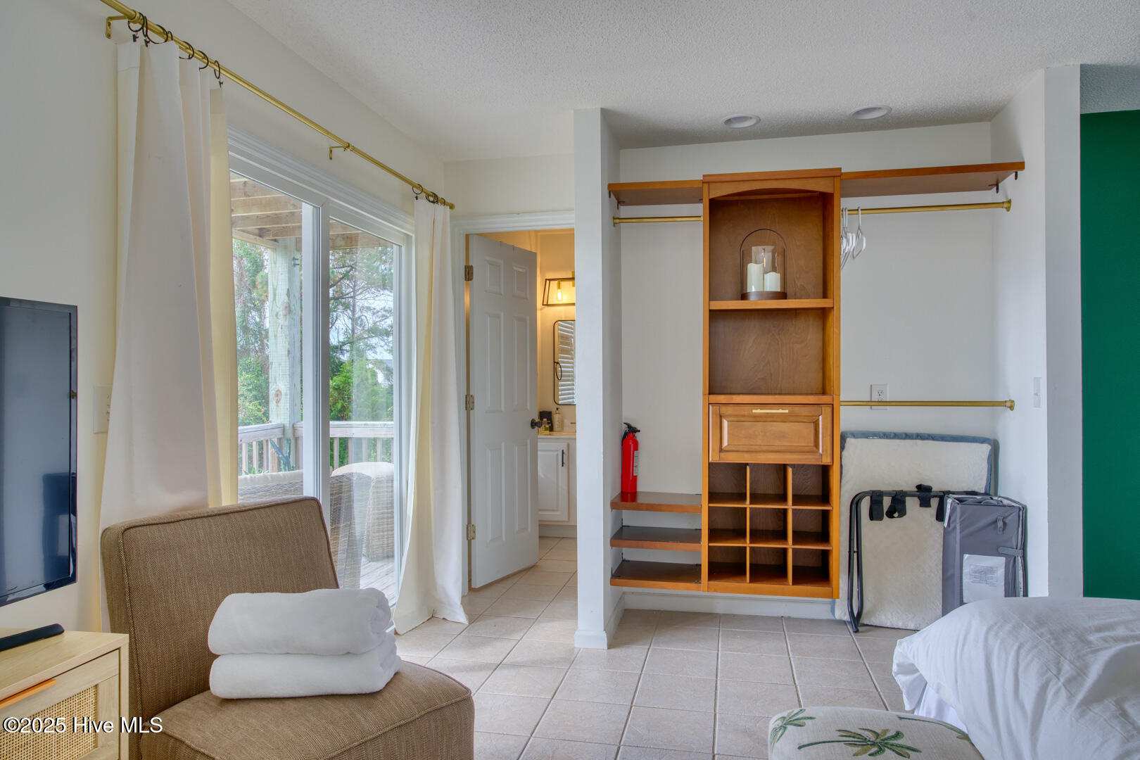 100535257 | Photo 24