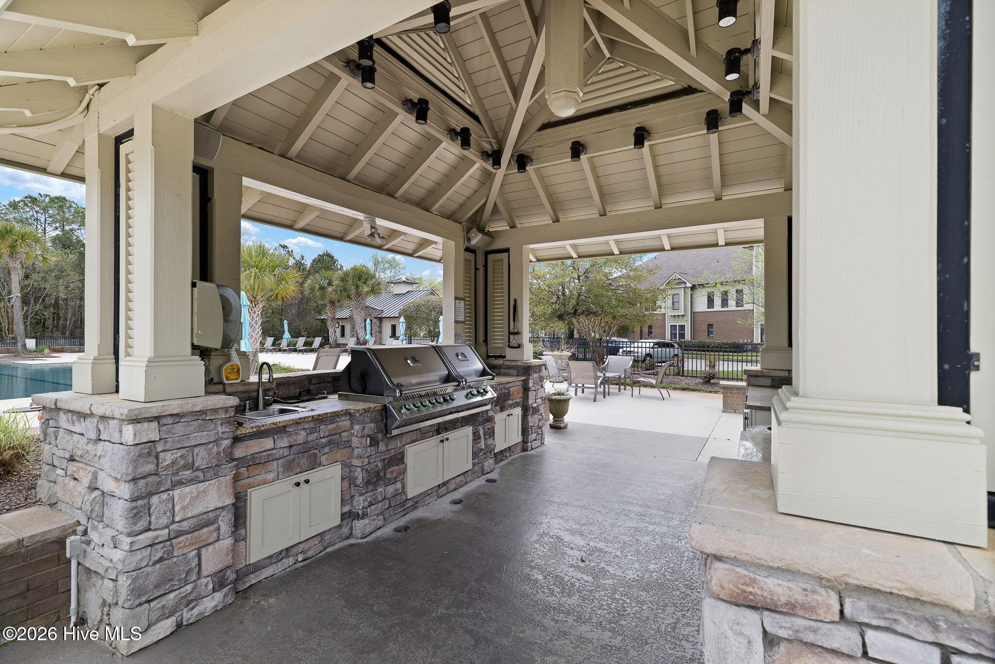 100557806 | Photo 56