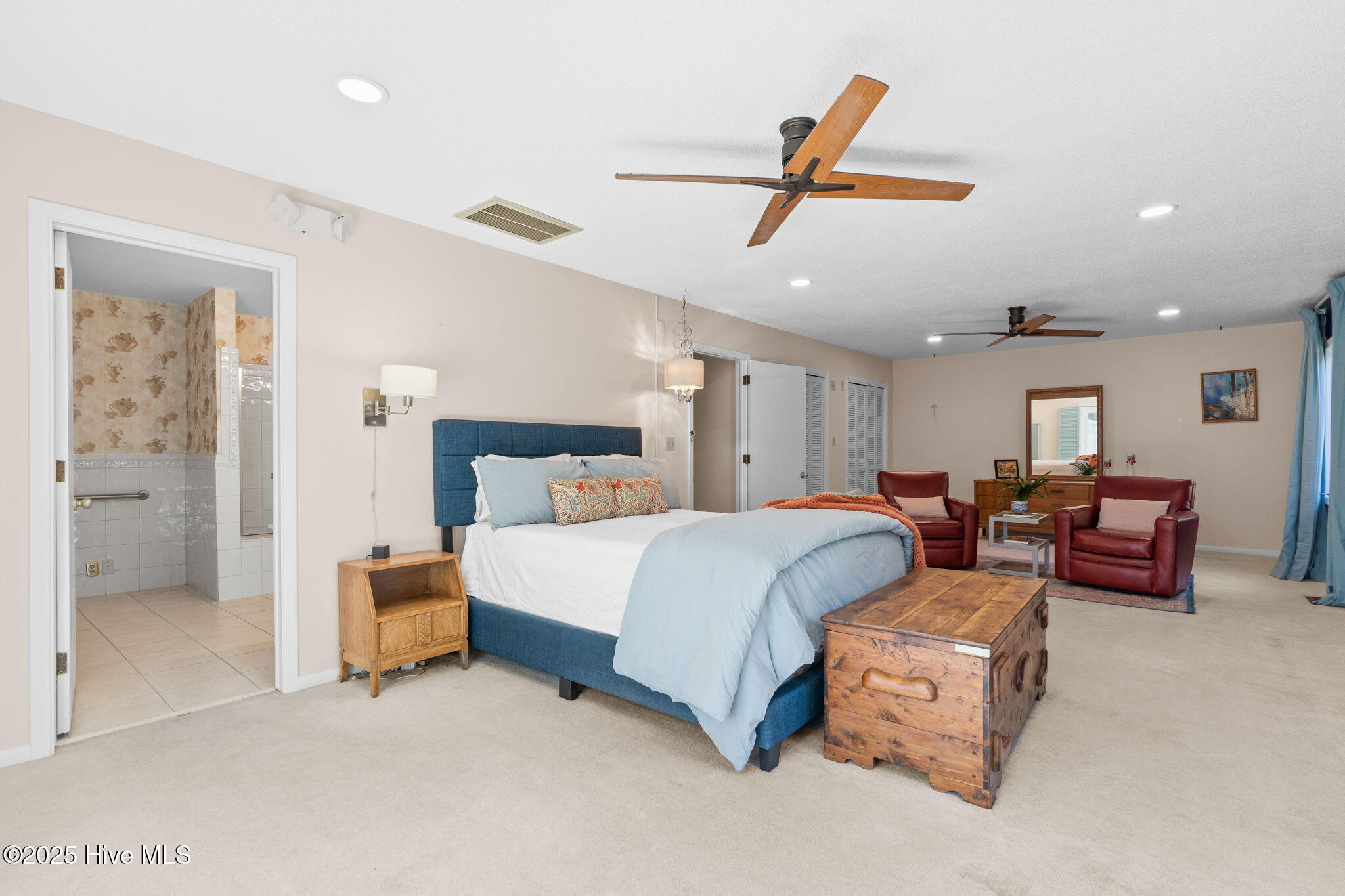 100544236 | Photo 36