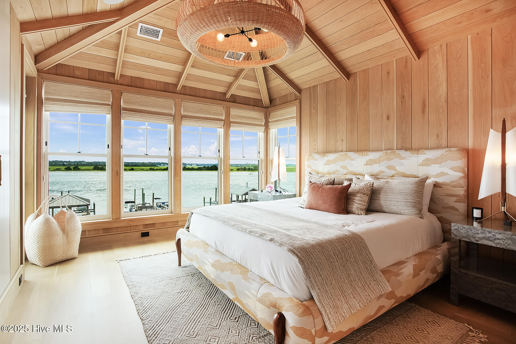 100528983 | Photo 36