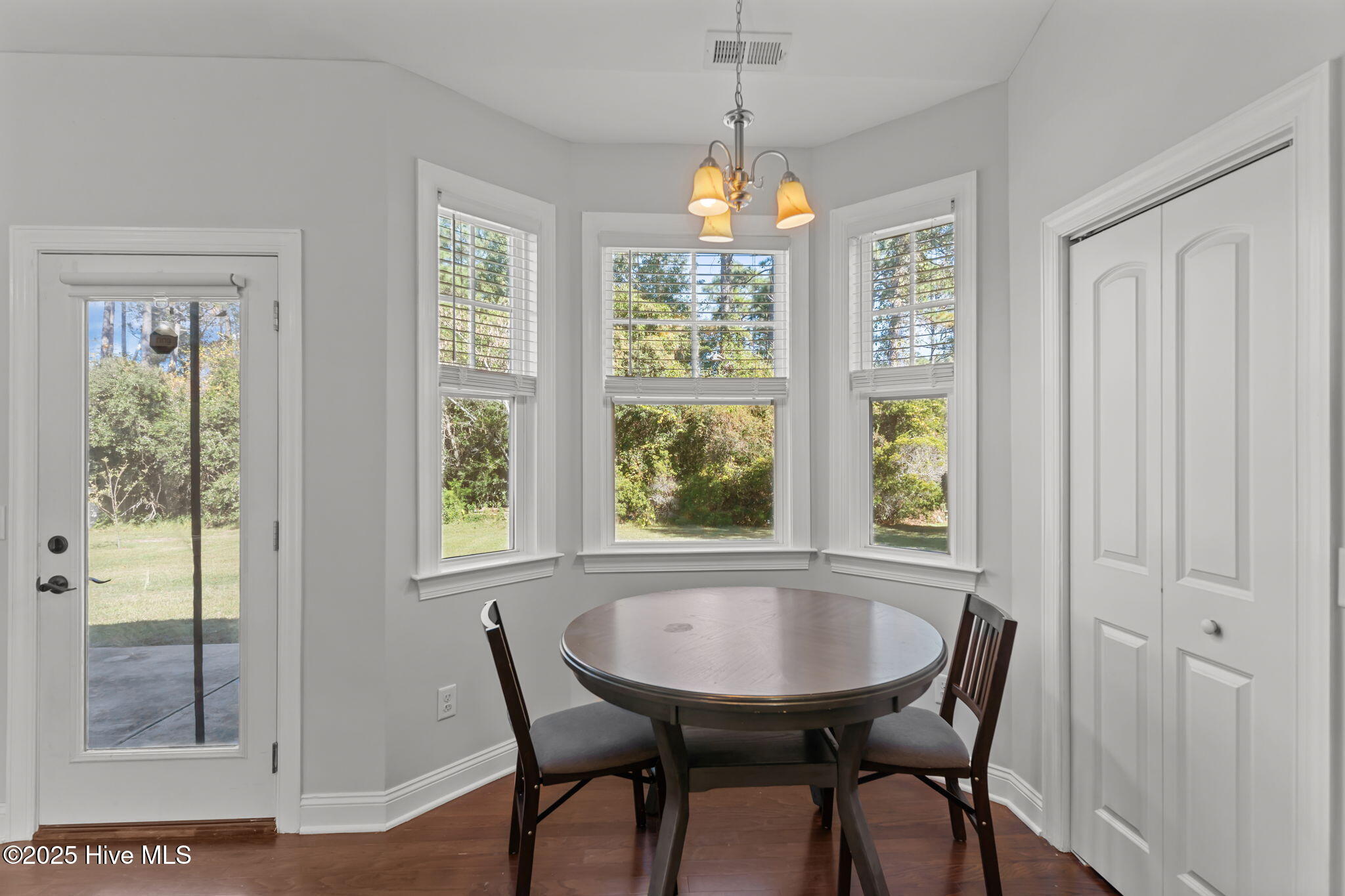 100537665 | Photo 10