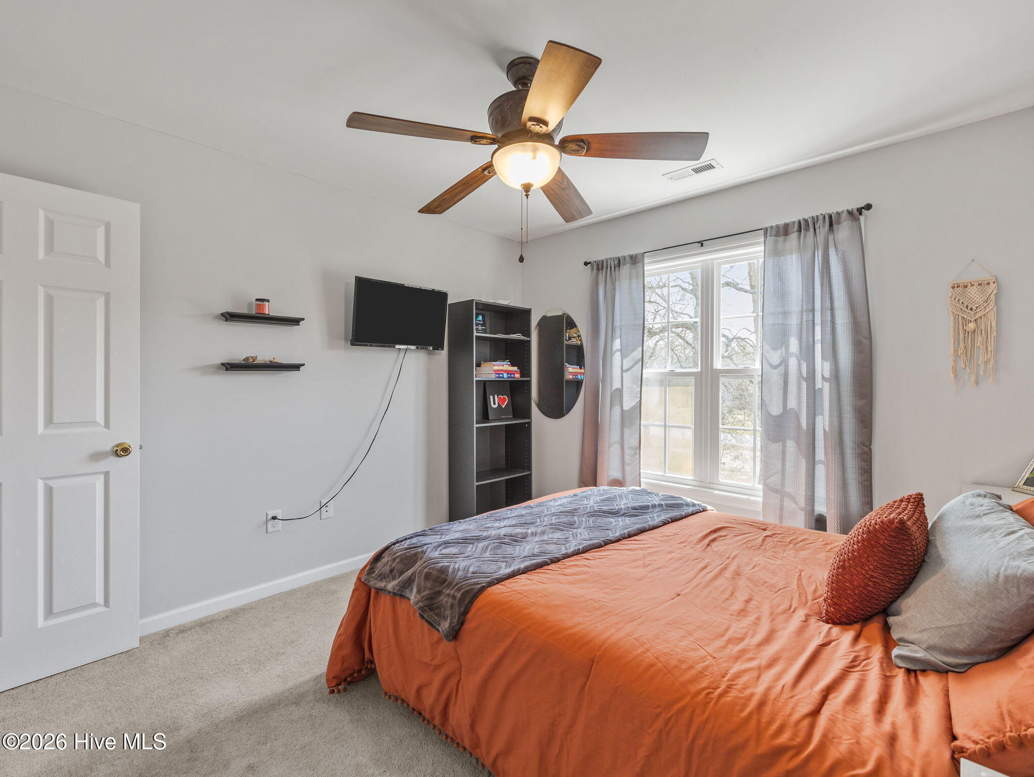 100562601 | Photo 34