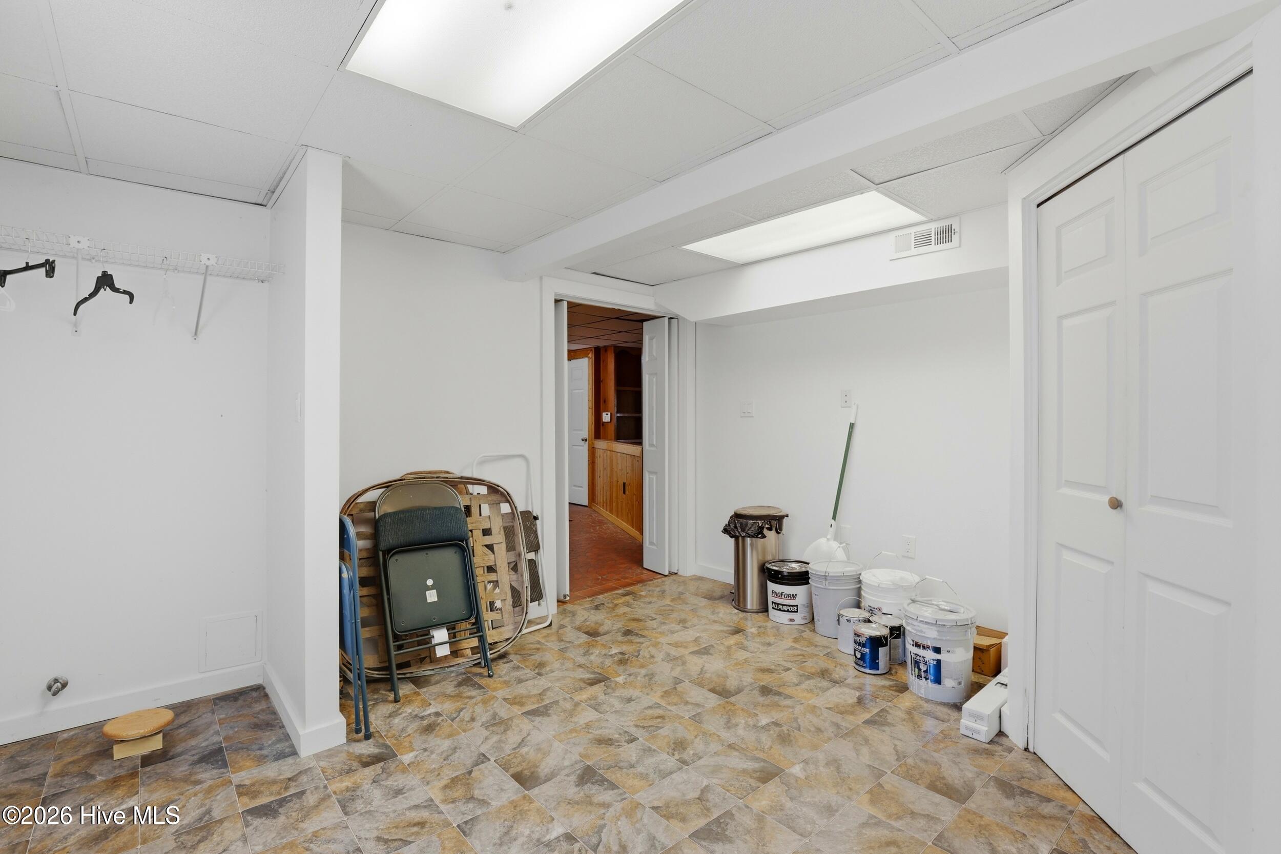 100561311 | Photo 38