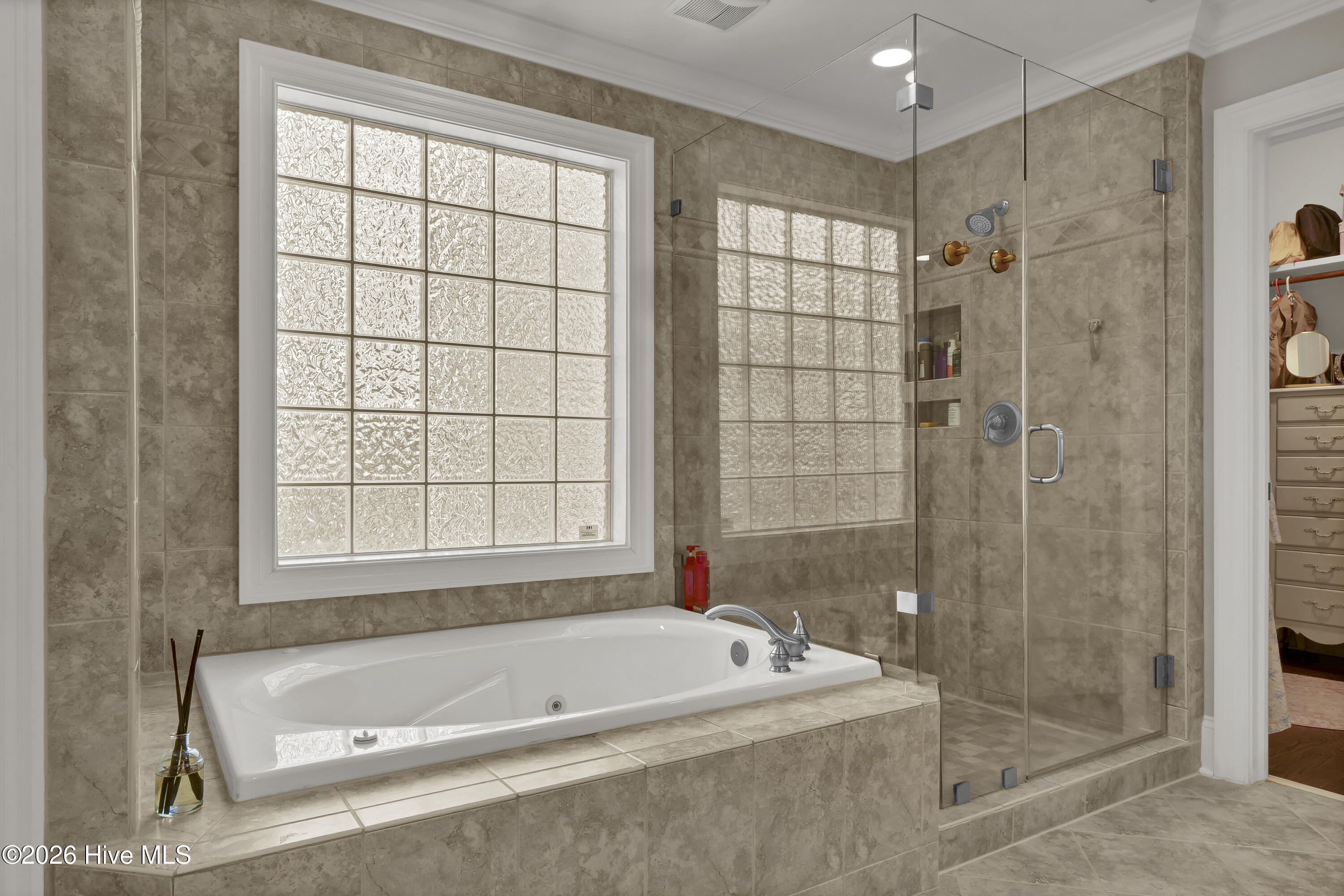 100563918 | Photo 26