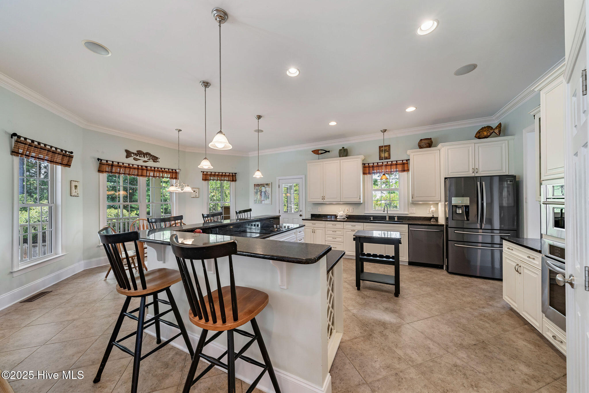 100532416 | Photo 14