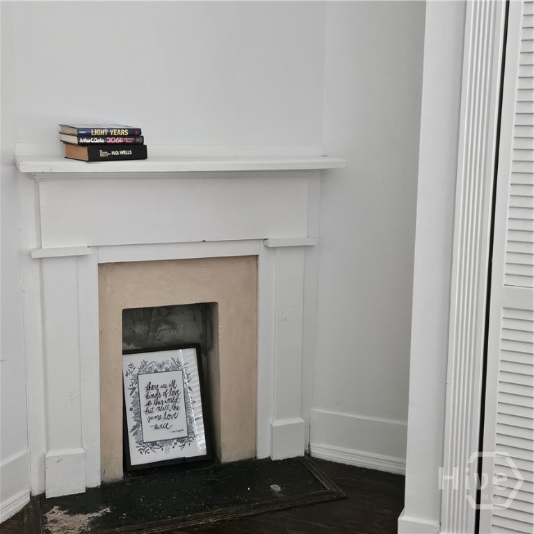 Bedroom 2 with fireplace (not useable)