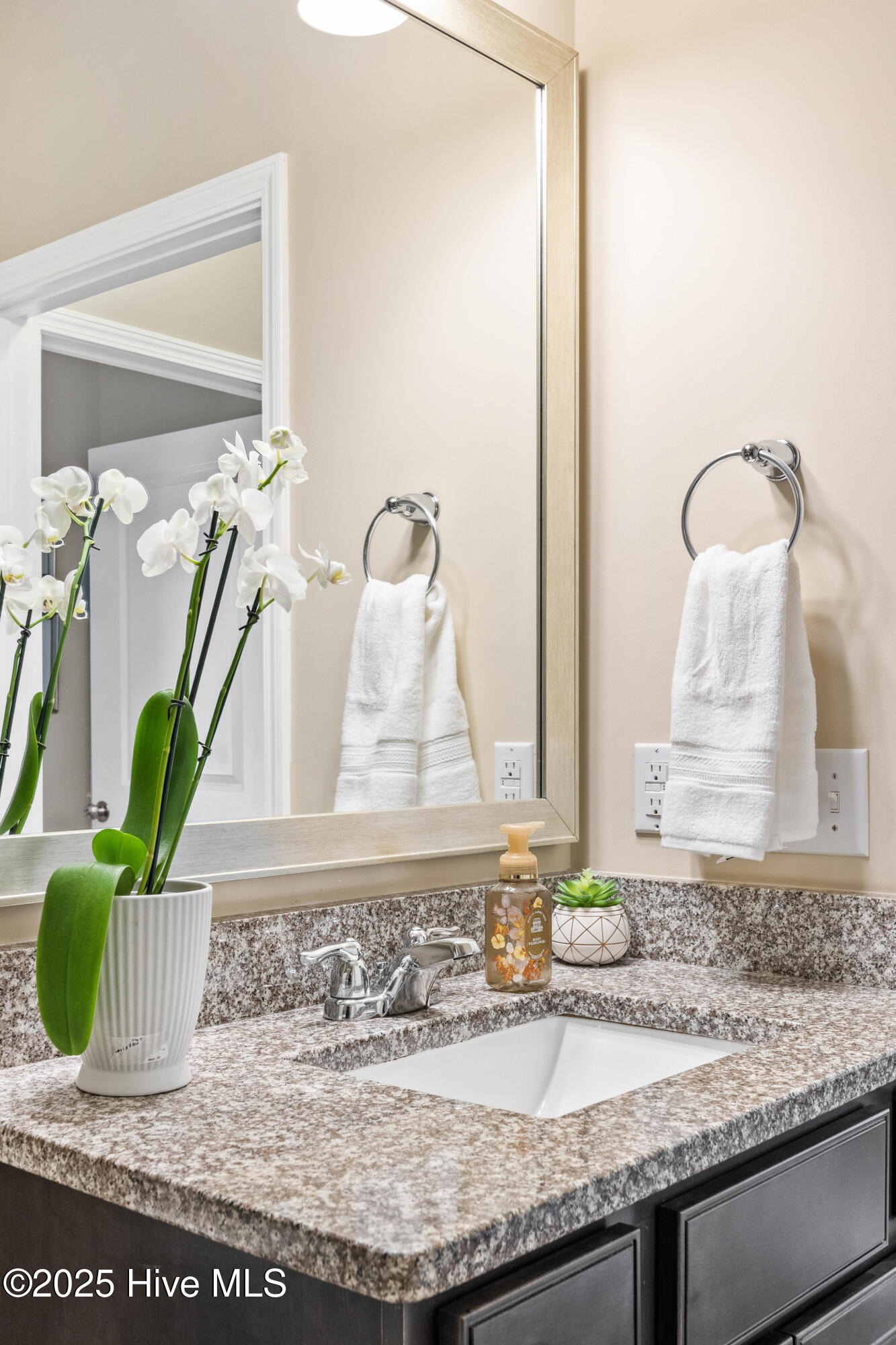 100476655 | Photo 32