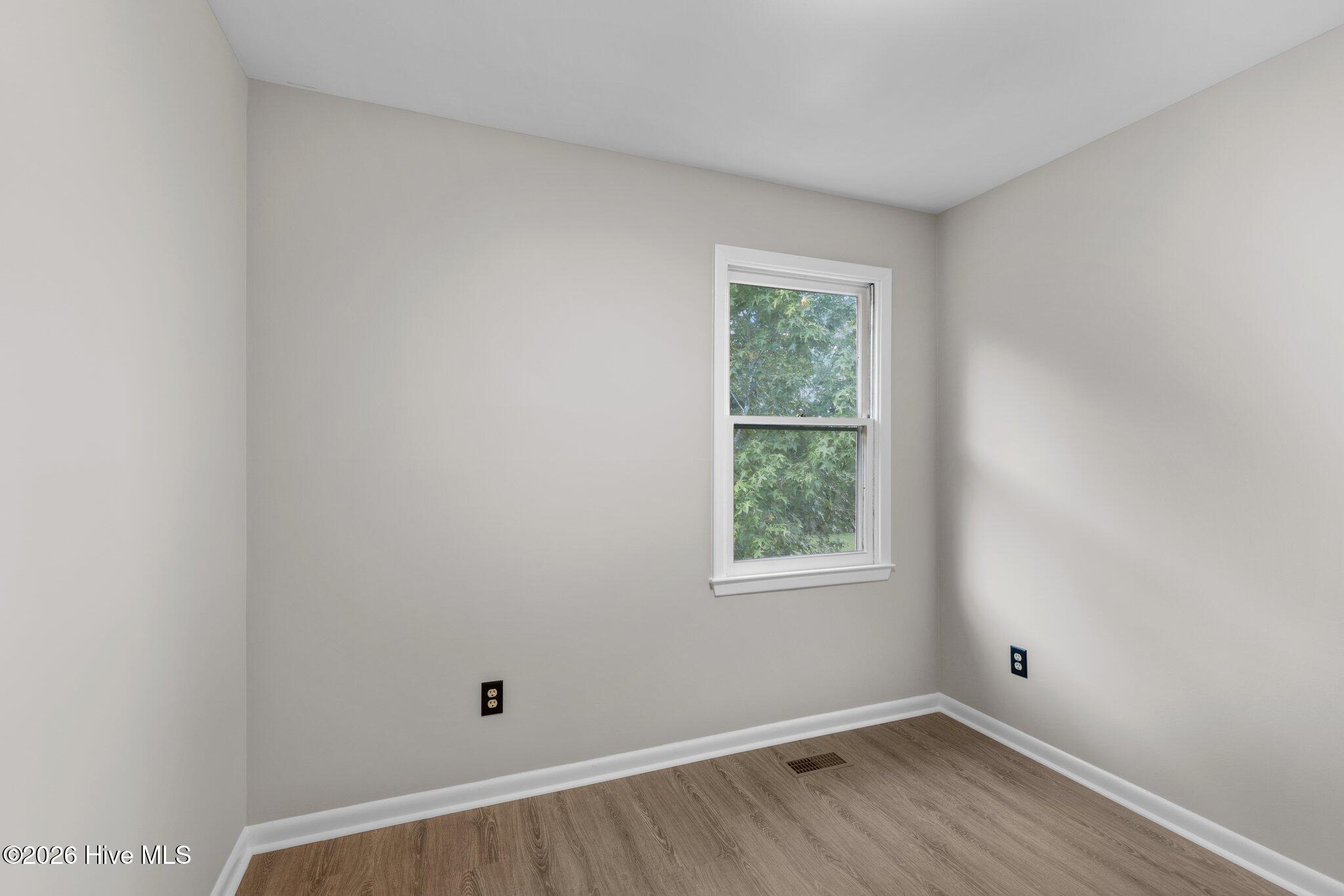 100565662 | Photo 25