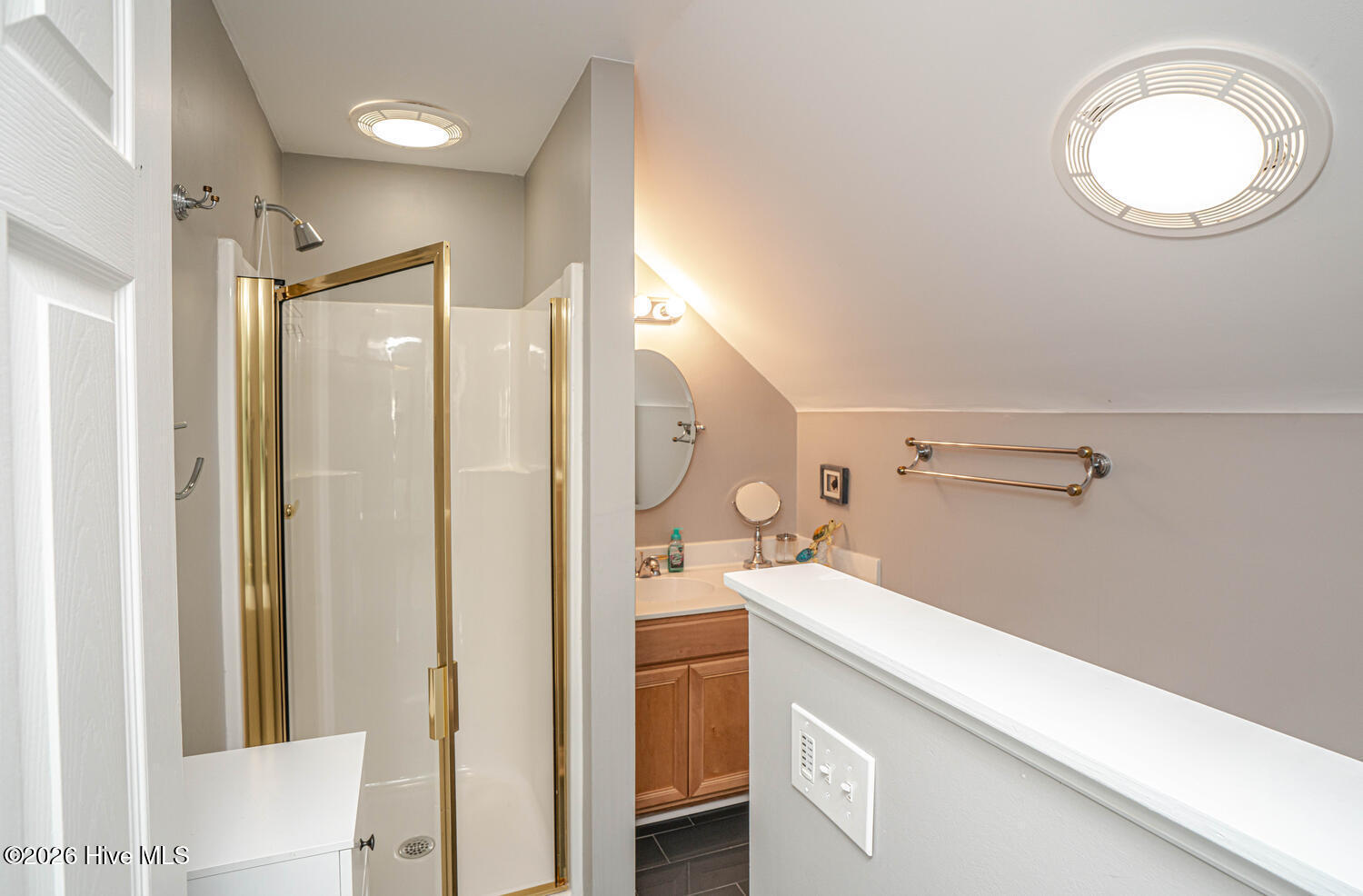 100561911 | Photo 51