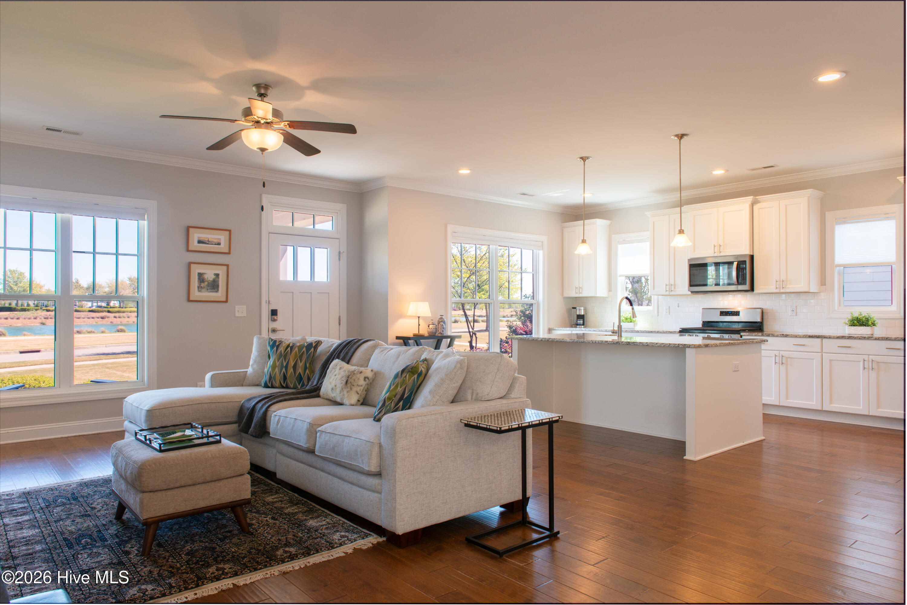 100568036 | Photo 18