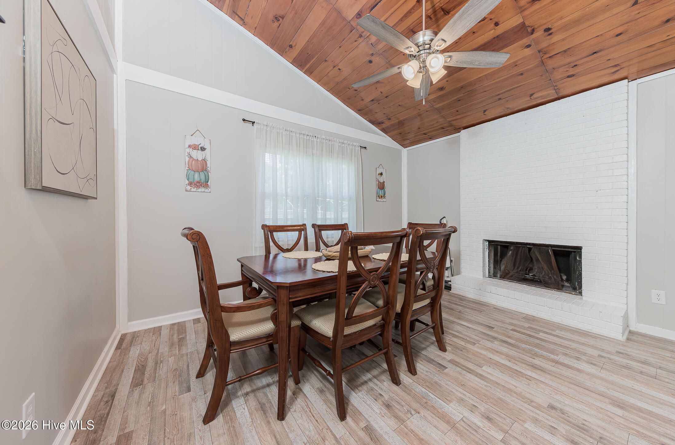 100566387 | Photo 21